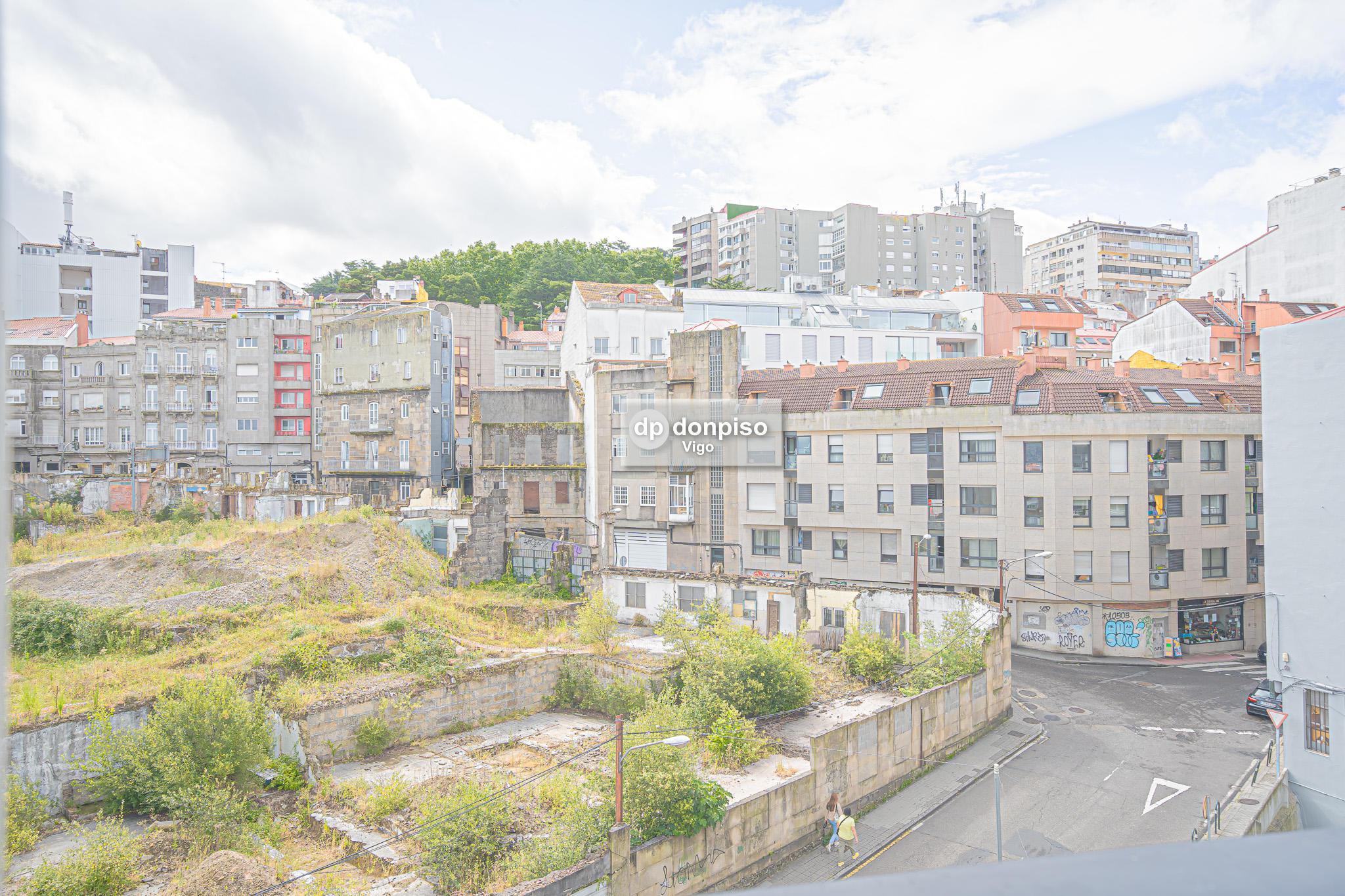 Imagen 20 Apartamento en venta en Vigo / Se ingresa por Torrecedeira, inmueble da a Santa Marta