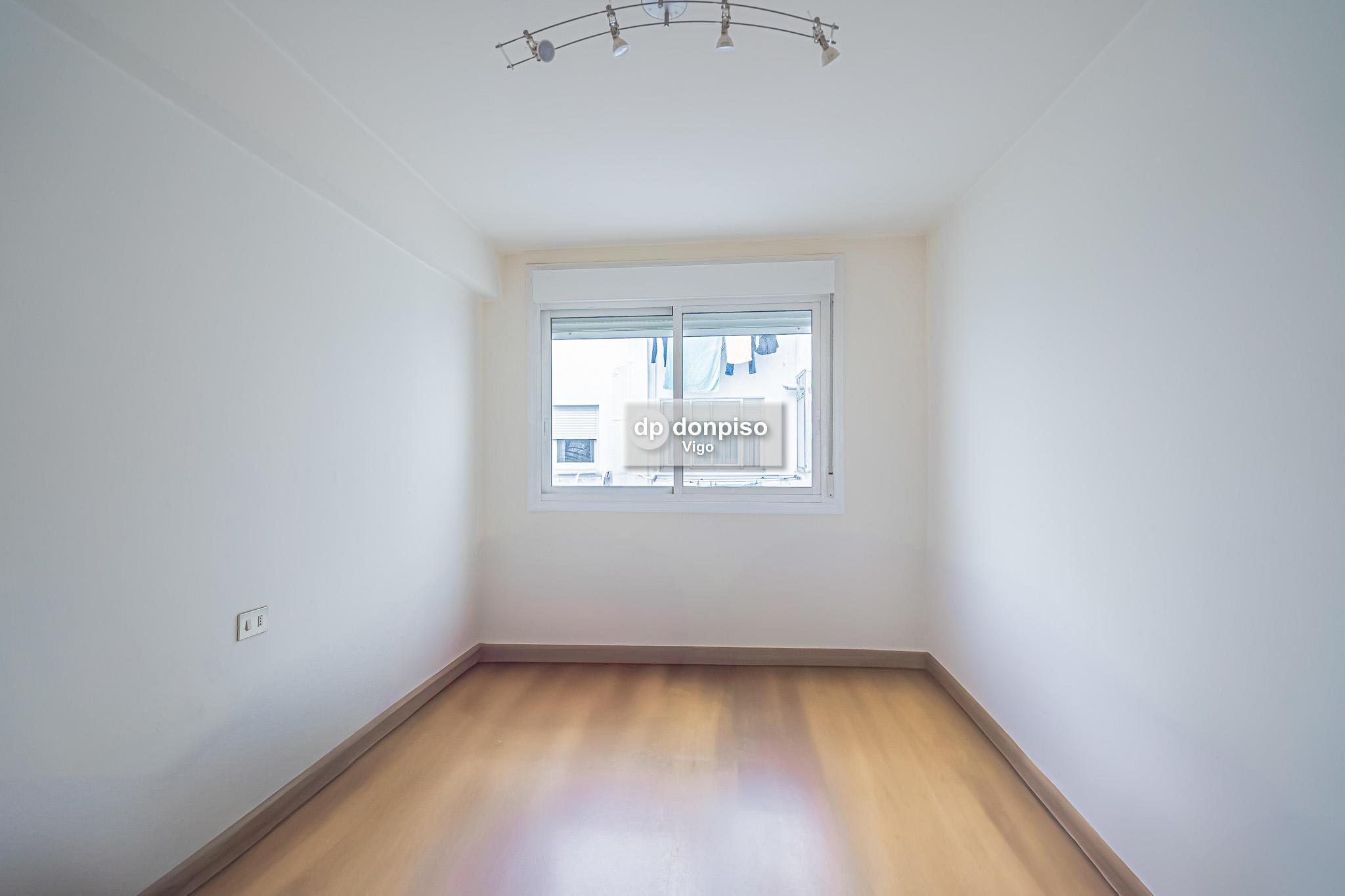 Imagen 21 Apartamento en venta en Vigo / Se ingresa por Torrecedeira, inmueble da a Santa Marta