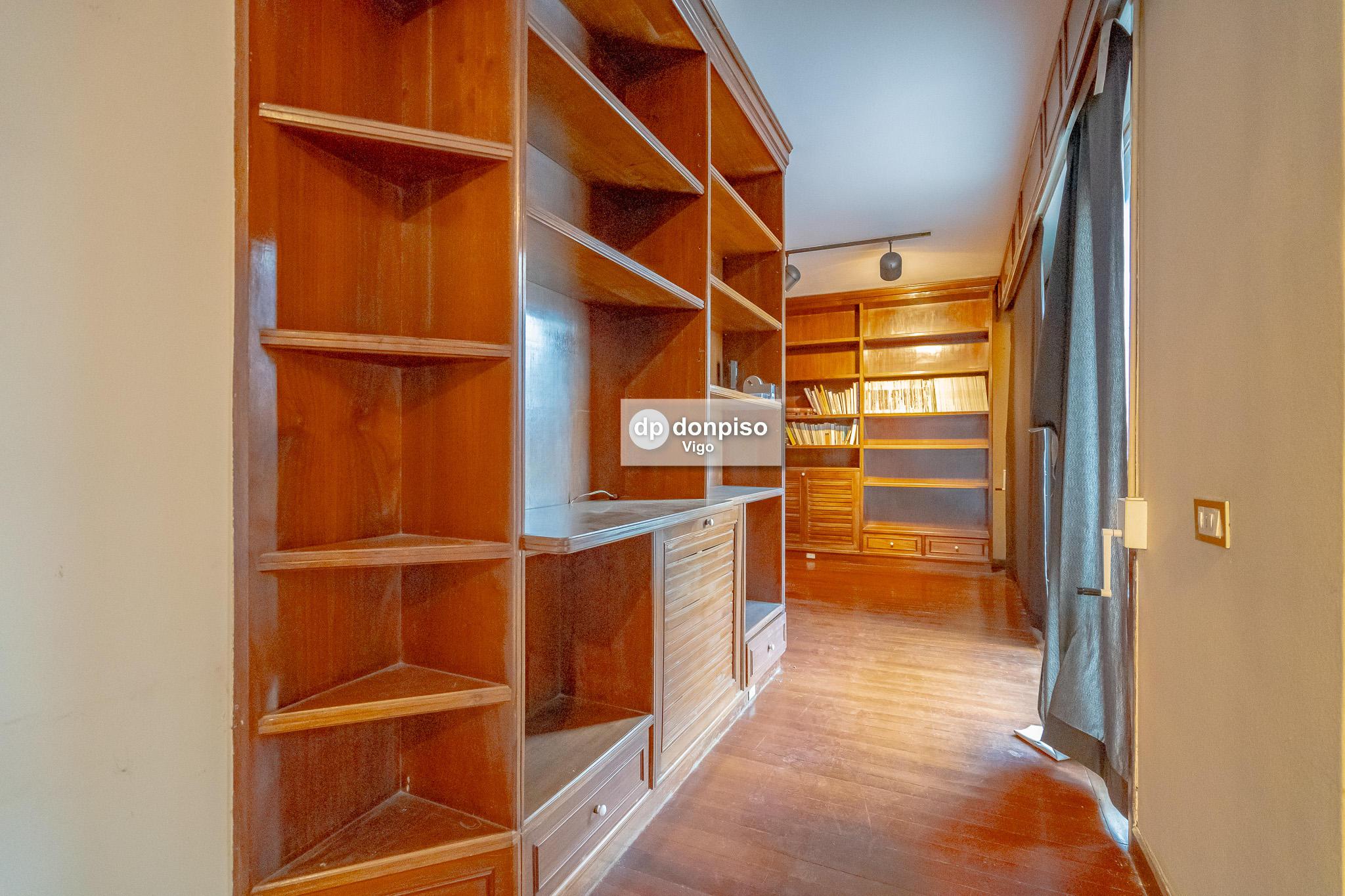 Imagen 4 Casa Aislada en venta en Vigo / Zona de Gran Via