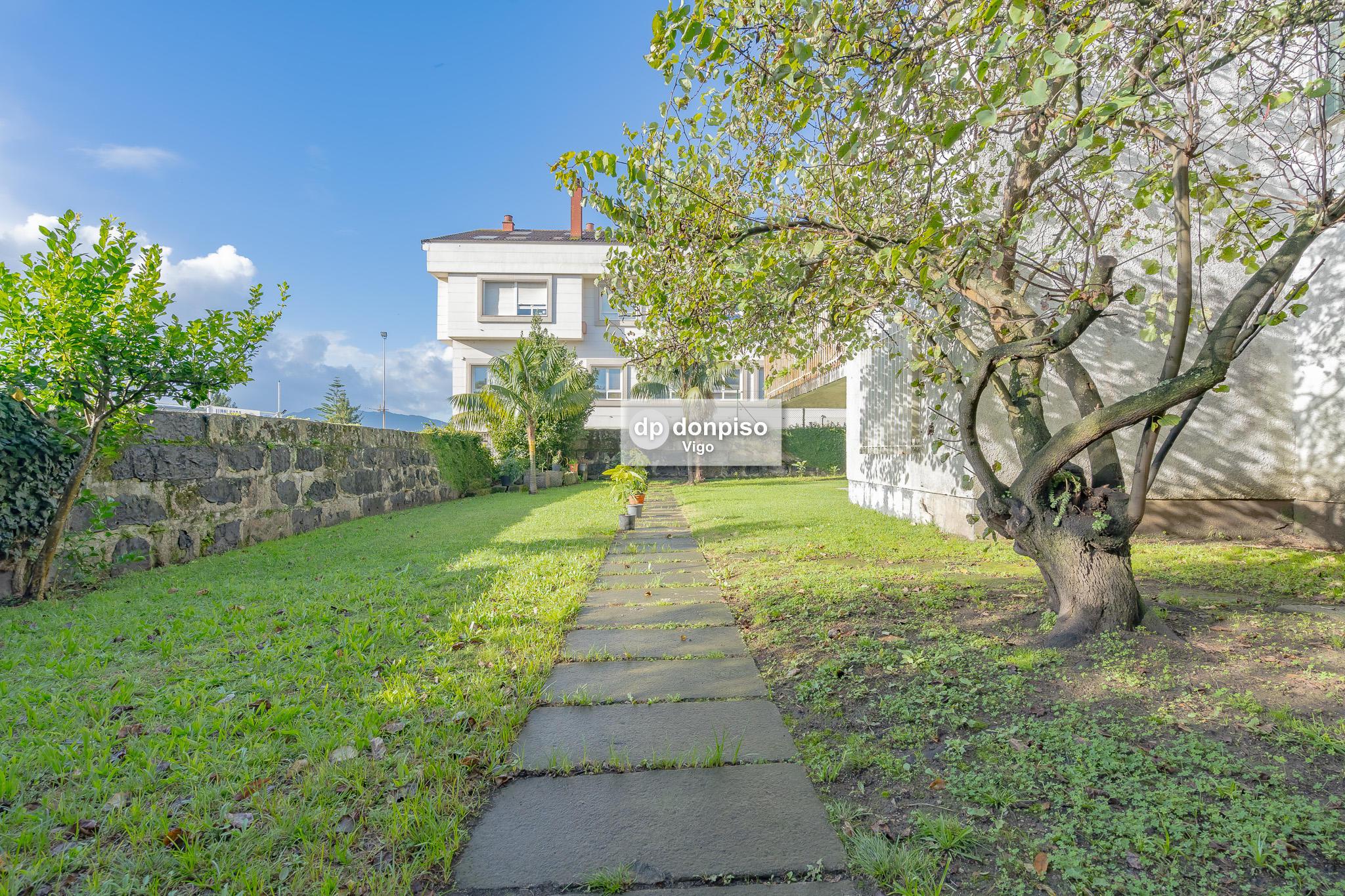 Imagen 8 Casa Aislada en venta en Vigo / Zona de Gran Via