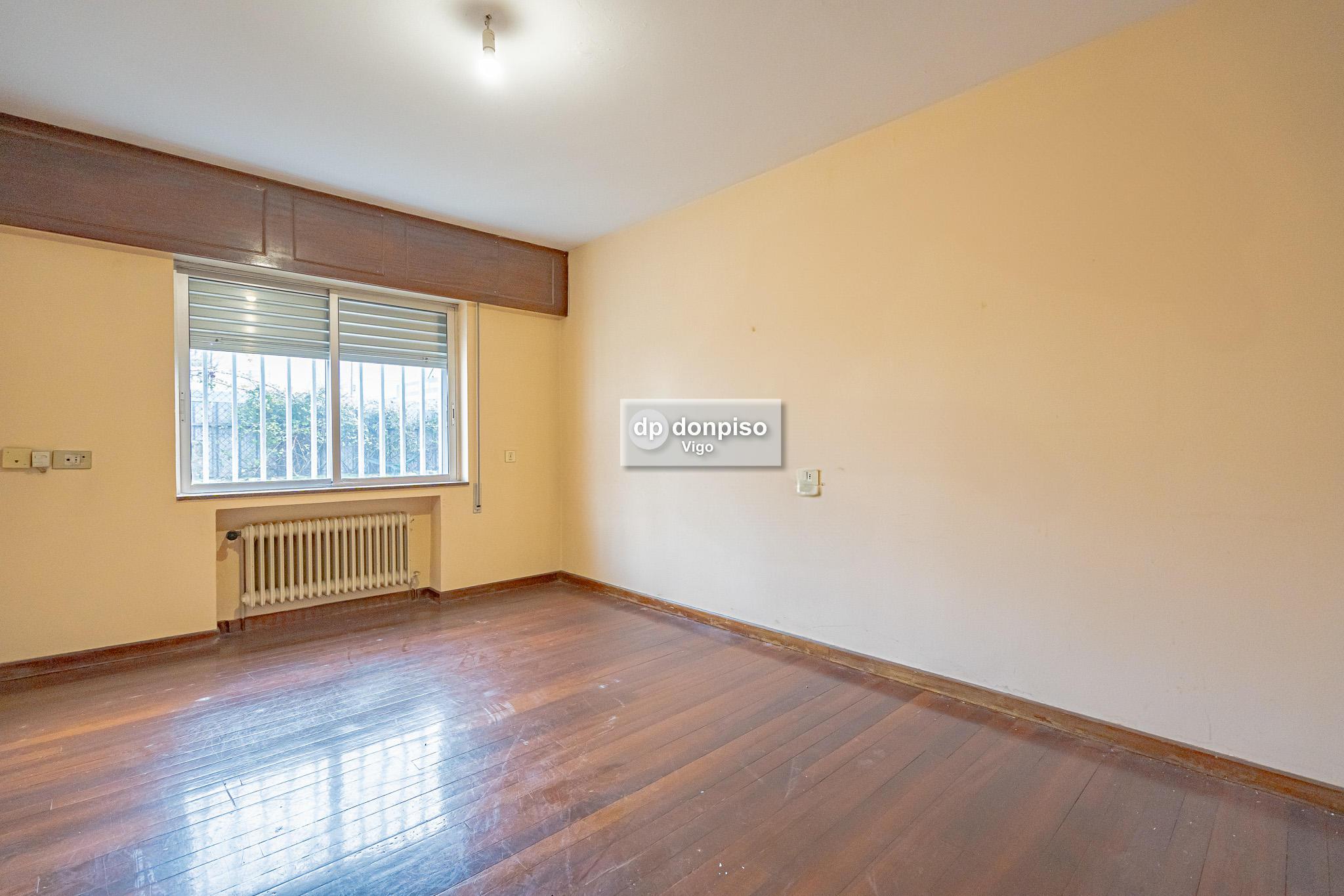 Imagen 6 Casa Aislada en venta en Vigo / Zona de Gran Via