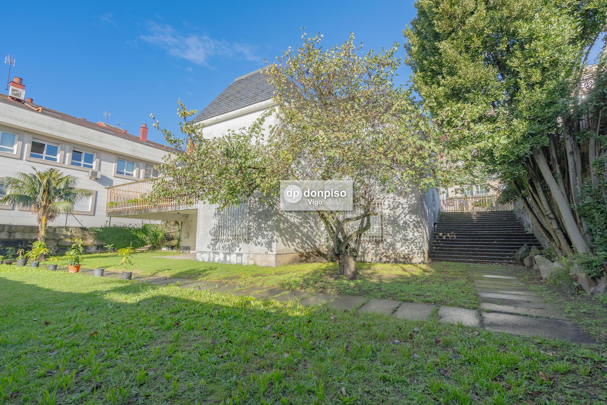 Imagen 25 Casa Aislada en venta en Vigo / Zona de Gran Via