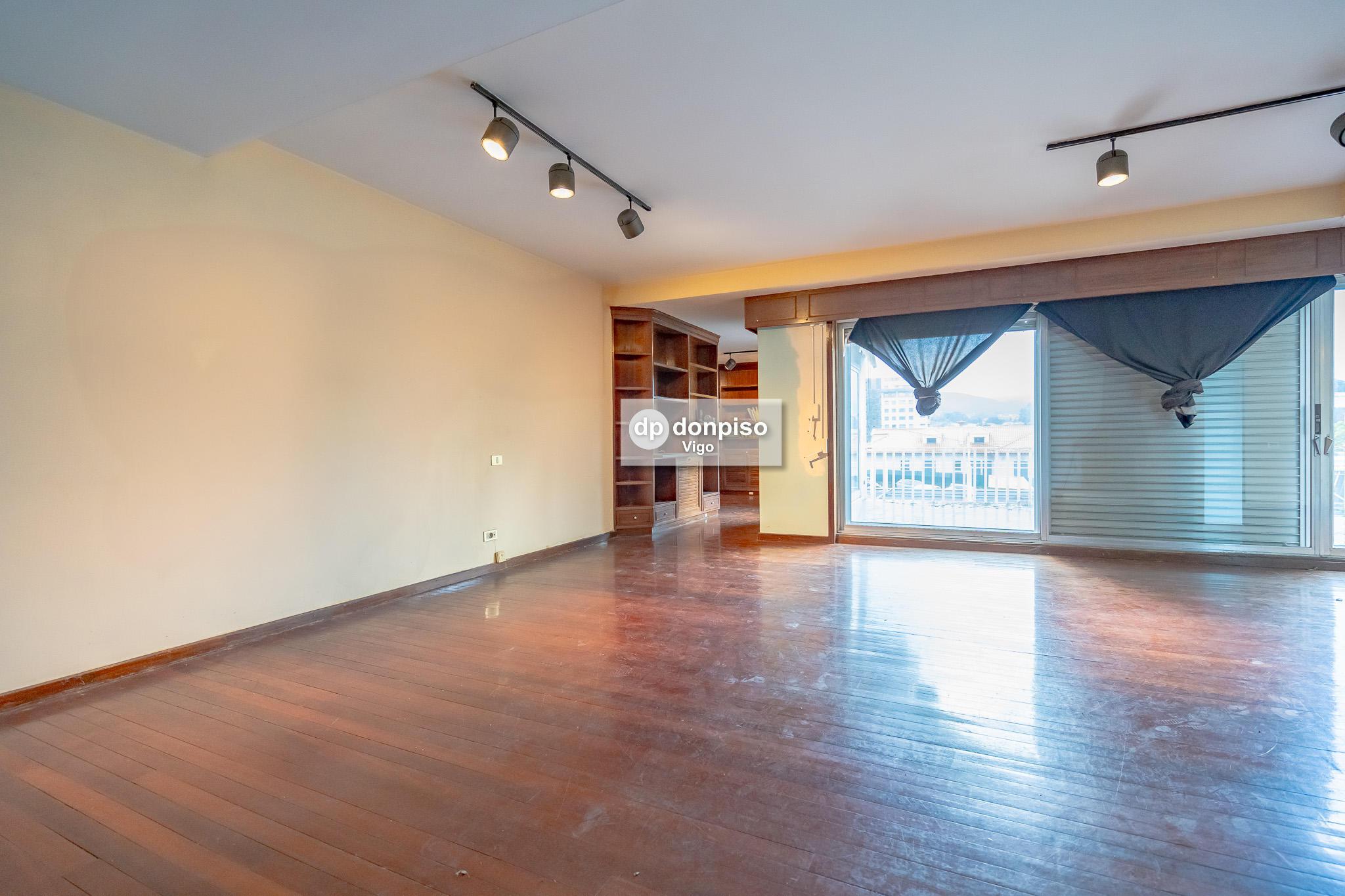 Imagen 28 Casa Aislada en venta en Vigo / Zona de Gran Via