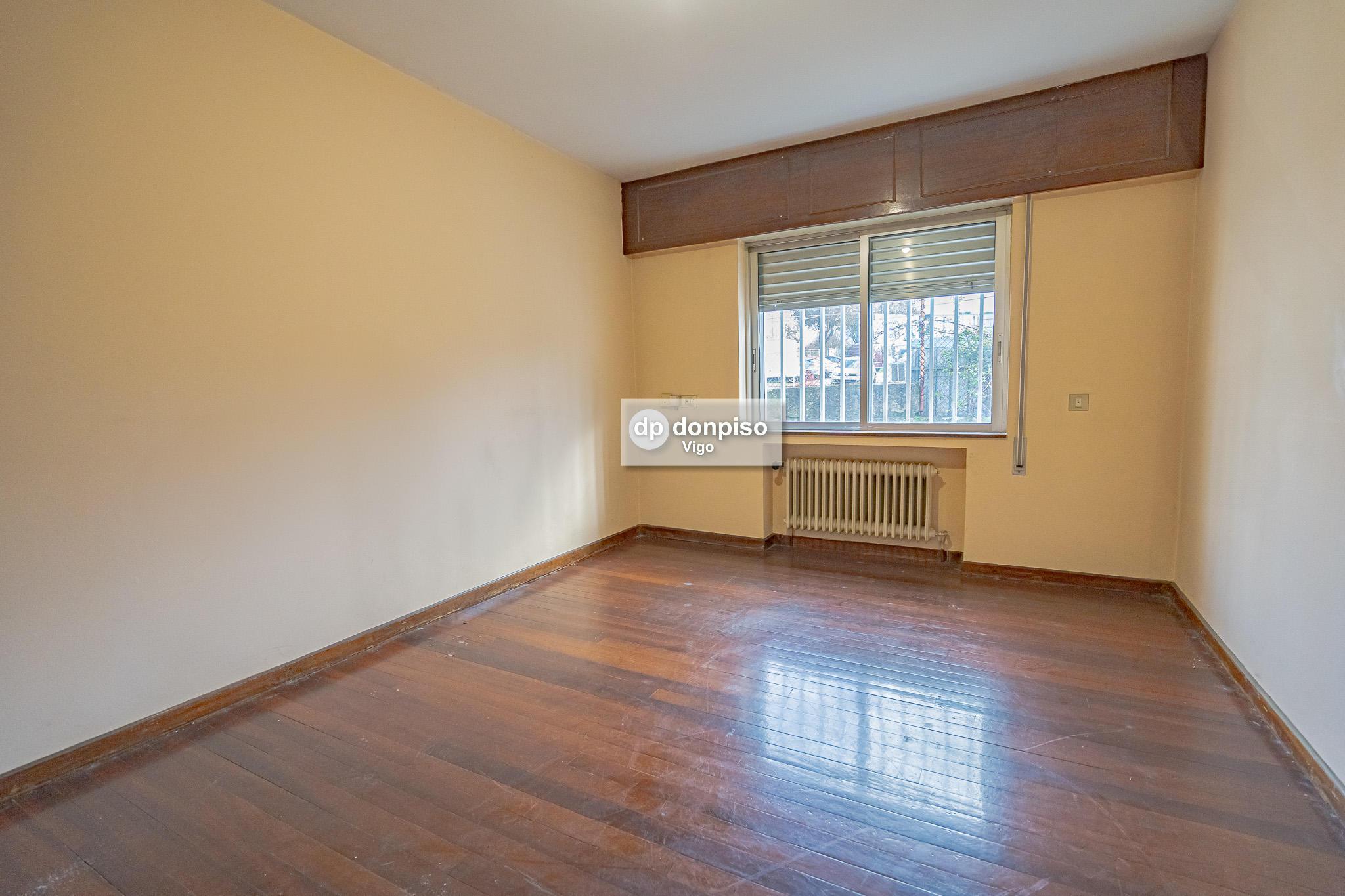 Imagen 7 Casa Aislada en venta en Vigo / Zona de Gran Via