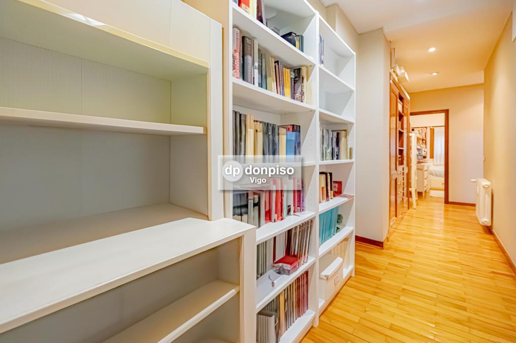 Imagen 3 Apartamento en venta en Vigo / Zona de Vialia - Corte Ingles