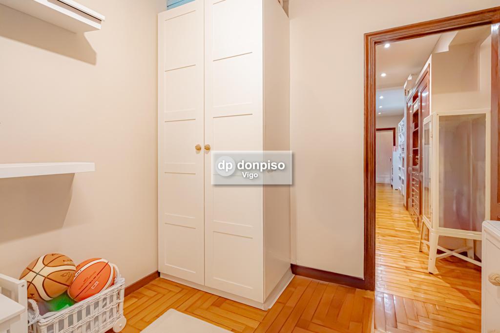 Imagen 7 Apartamento en venta en Vigo / Zona de Vialia - Corte Ingles