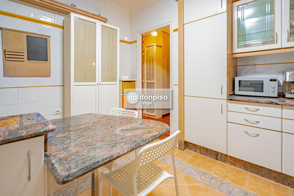 Imagen 30 Apartamento en venta en Vigo / Zona de Vialia - Corte Ingles