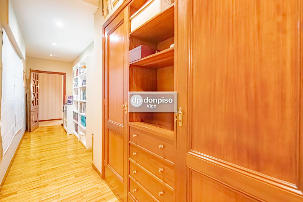 Imagen 31 Apartamento en venta en Vigo / Zona de Vialia - Corte Ingles