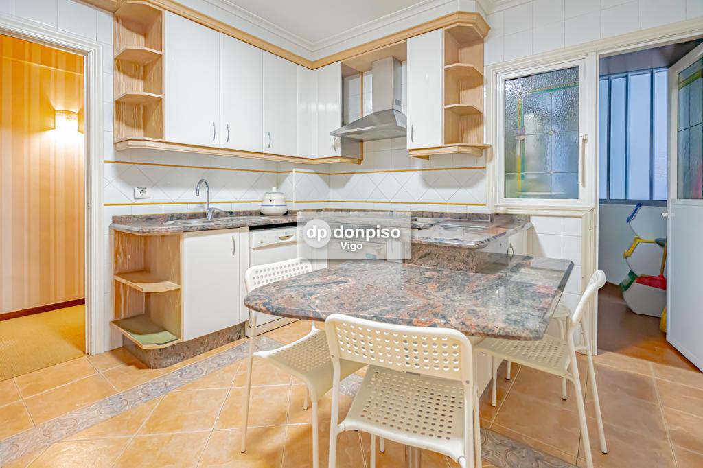 Imagen 32 Apartamento en venta en Vigo / Zona de Vialia - Corte Ingles