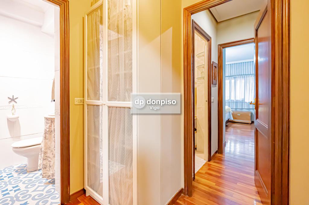 Imagen 34 Apartamento en venta en Vigo / Zona de Vialia - Corte Ingles
