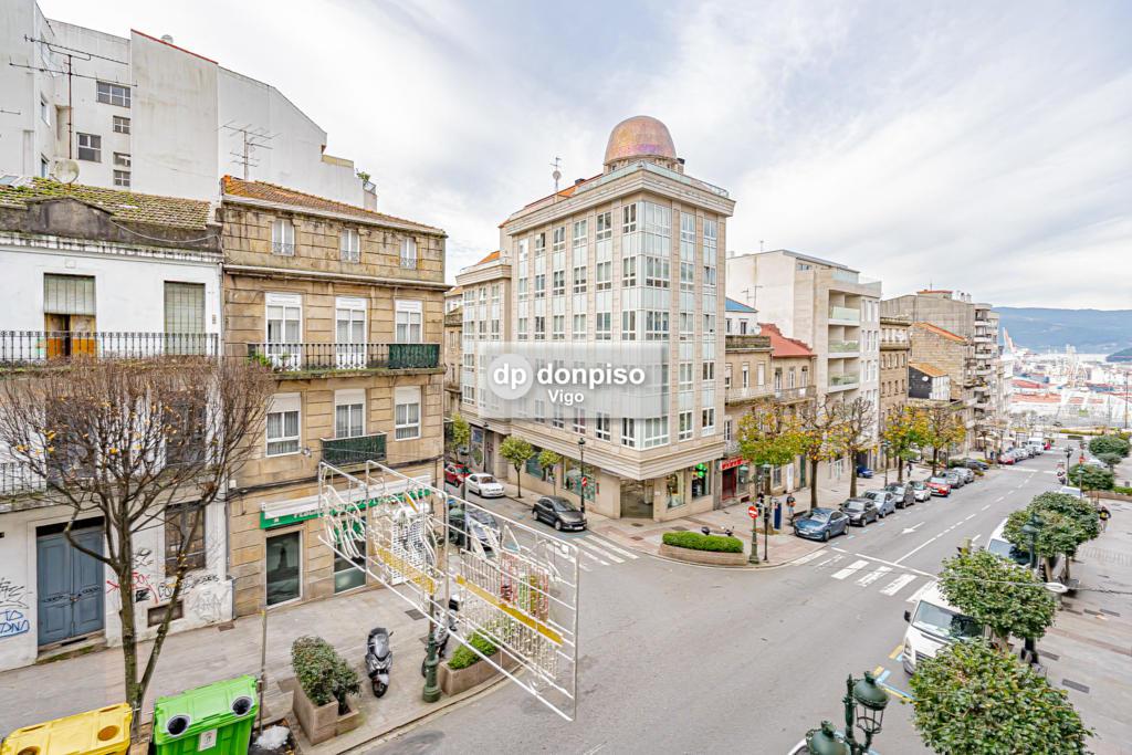 Imagen 35 Apartamento en venta en Vigo / Zona de Vialia - Corte Ingles
