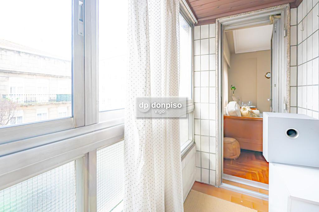 Imagen 39 Apartamento en venta en Vigo / Zona de Vialia - Corte Ingles