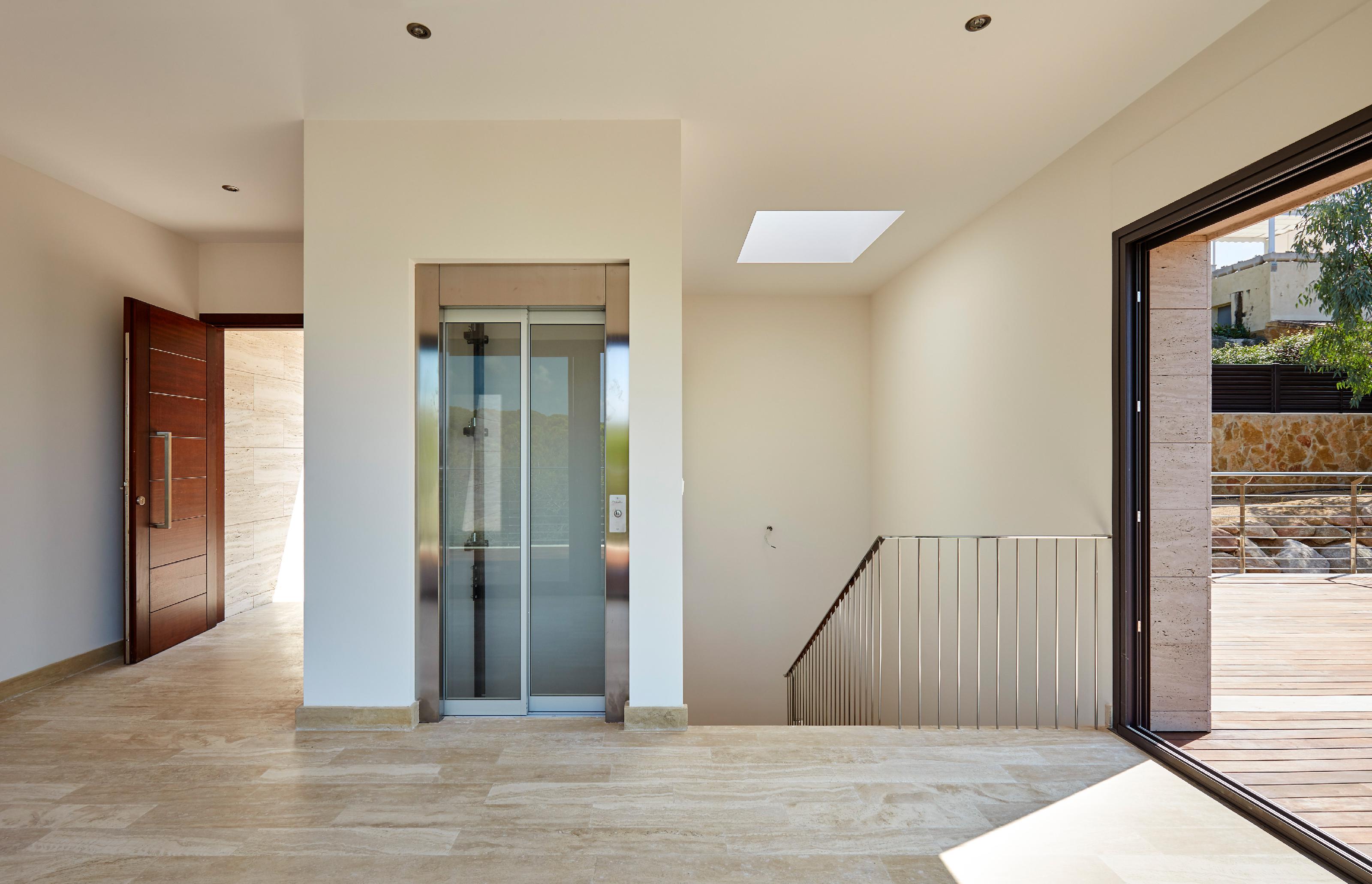 Imagen 8 Casa Aislada en venta en Lloret De Mar / Cala Canyelles, a escasos metros del mar.