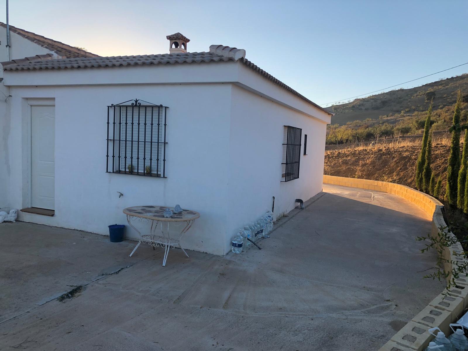 Imagen 2 Casa Rústica en venta en Casabermeja / Ubicado cerca del centro de ciudad jardin 