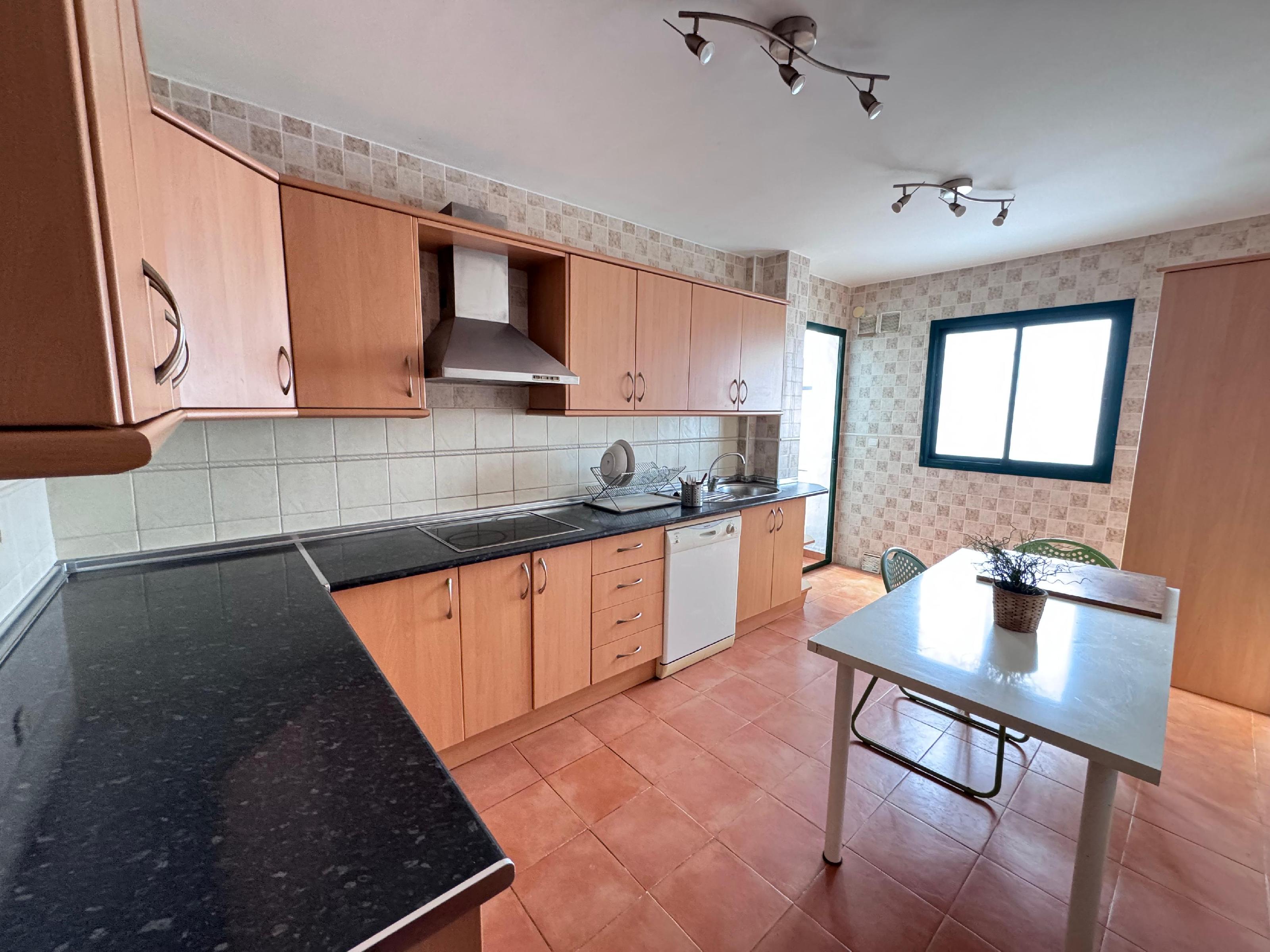 Imagen 13 Apartamento en venta en Torremolinos / Al lado de campo de golf con vistas al mar