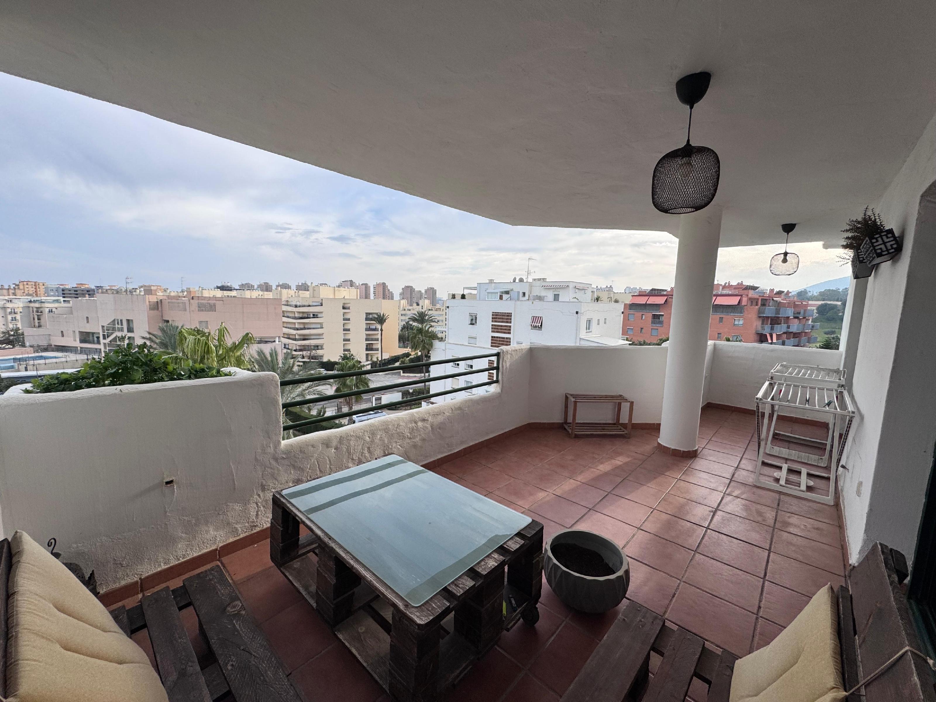 Imagen 5 Apartamento en venta en Torremolinos / Al lado de campo de golf con vistas al mar