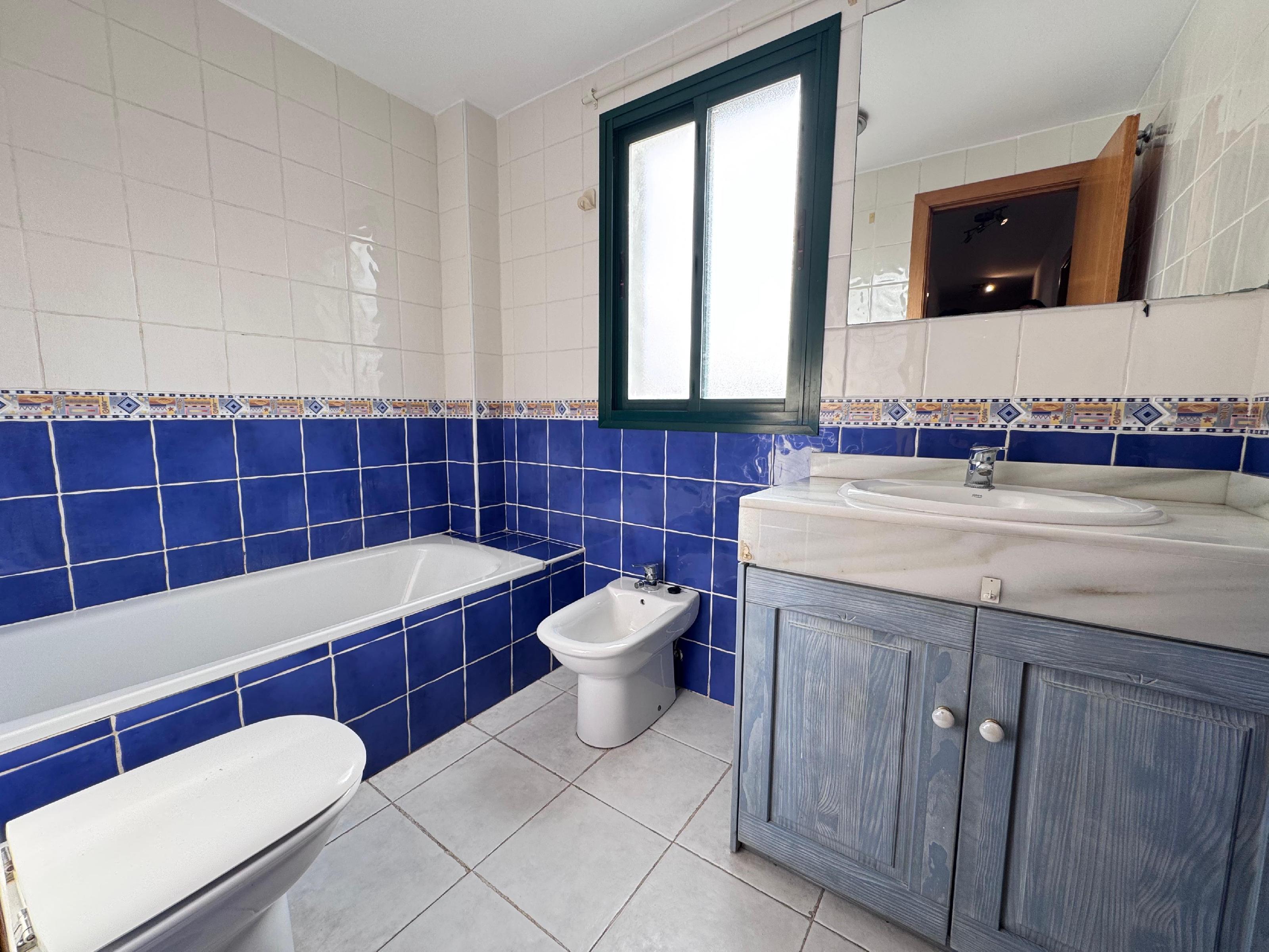 Imagen 12 Apartamento en venta en Torremolinos / Al lado de campo de golf con vistas al mar