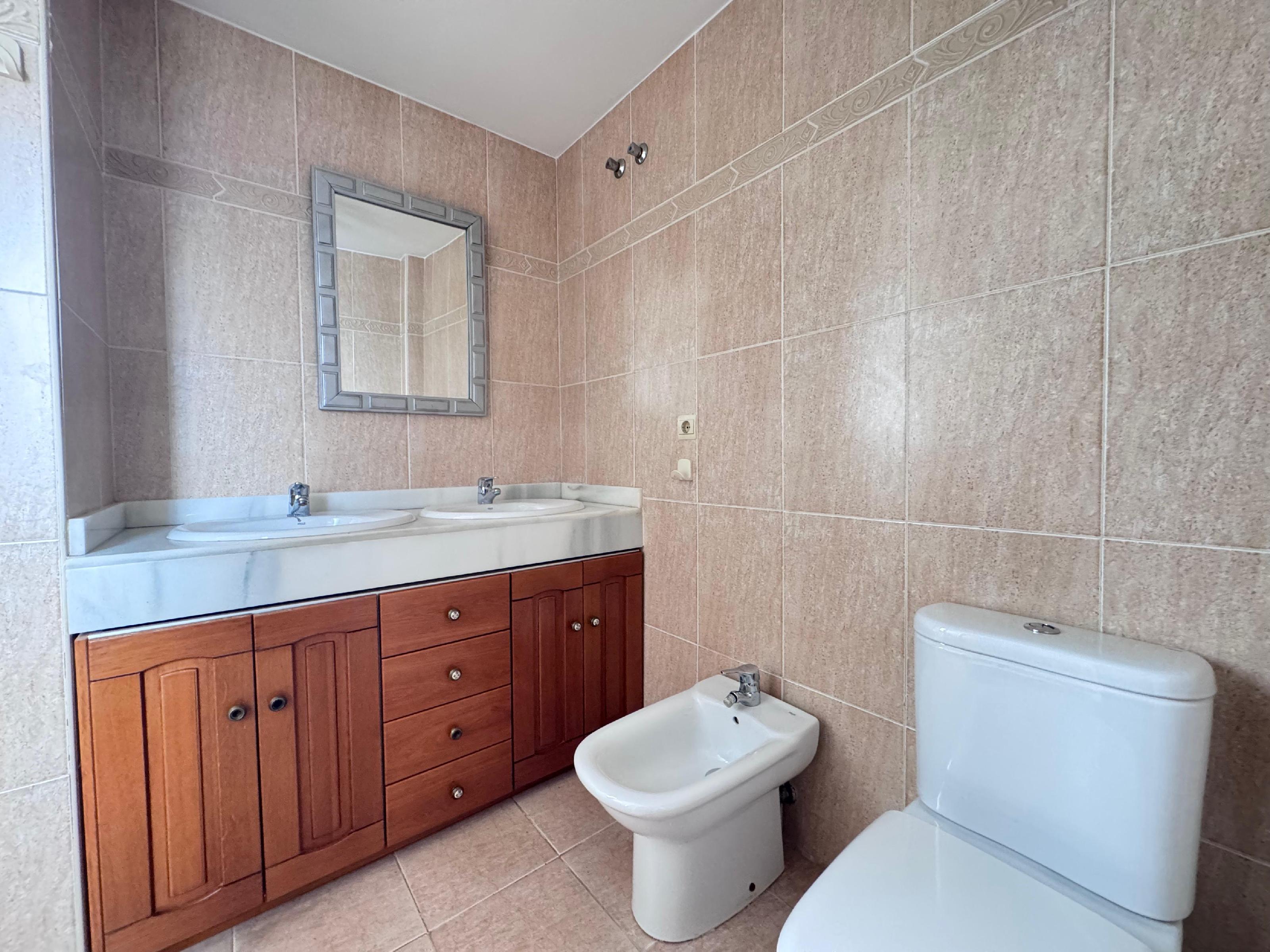 Imagen 10 Apartamento en venta en Torremolinos / Al lado de campo de golf con vistas al mar