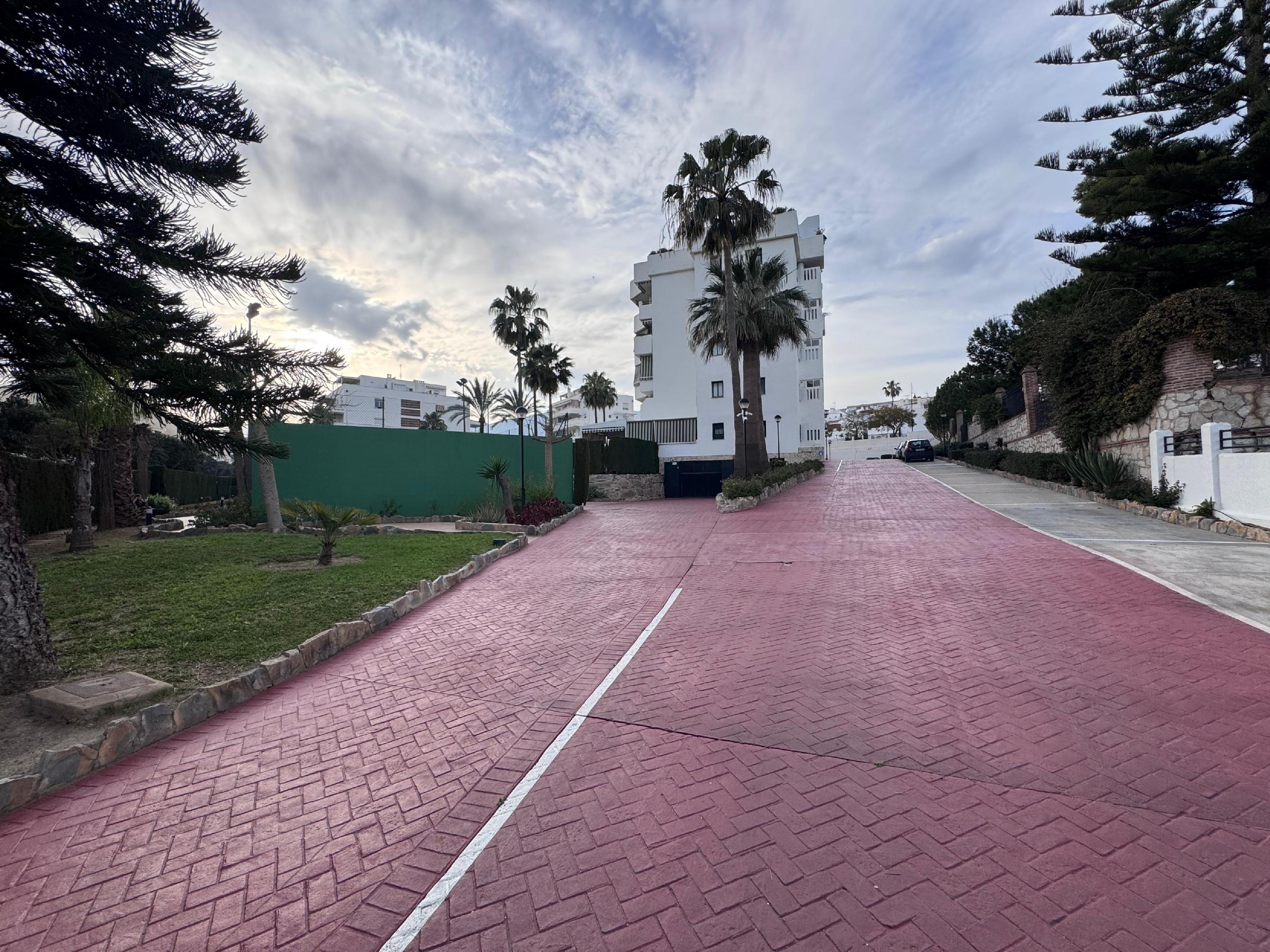 Imagen 4 Apartamento en venta en Torremolinos / Al lado de campo de golf con vistas al mar