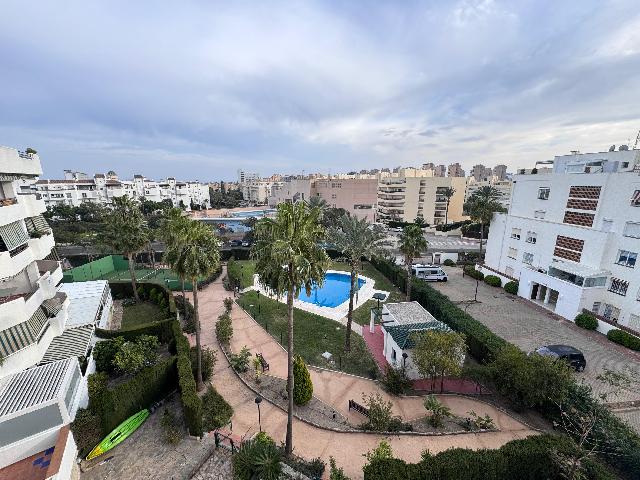 Imagen 1 Inmueble 262311 - Apartamento en venta en Torremolinos / Al lado de campo de golf con vistas al mar