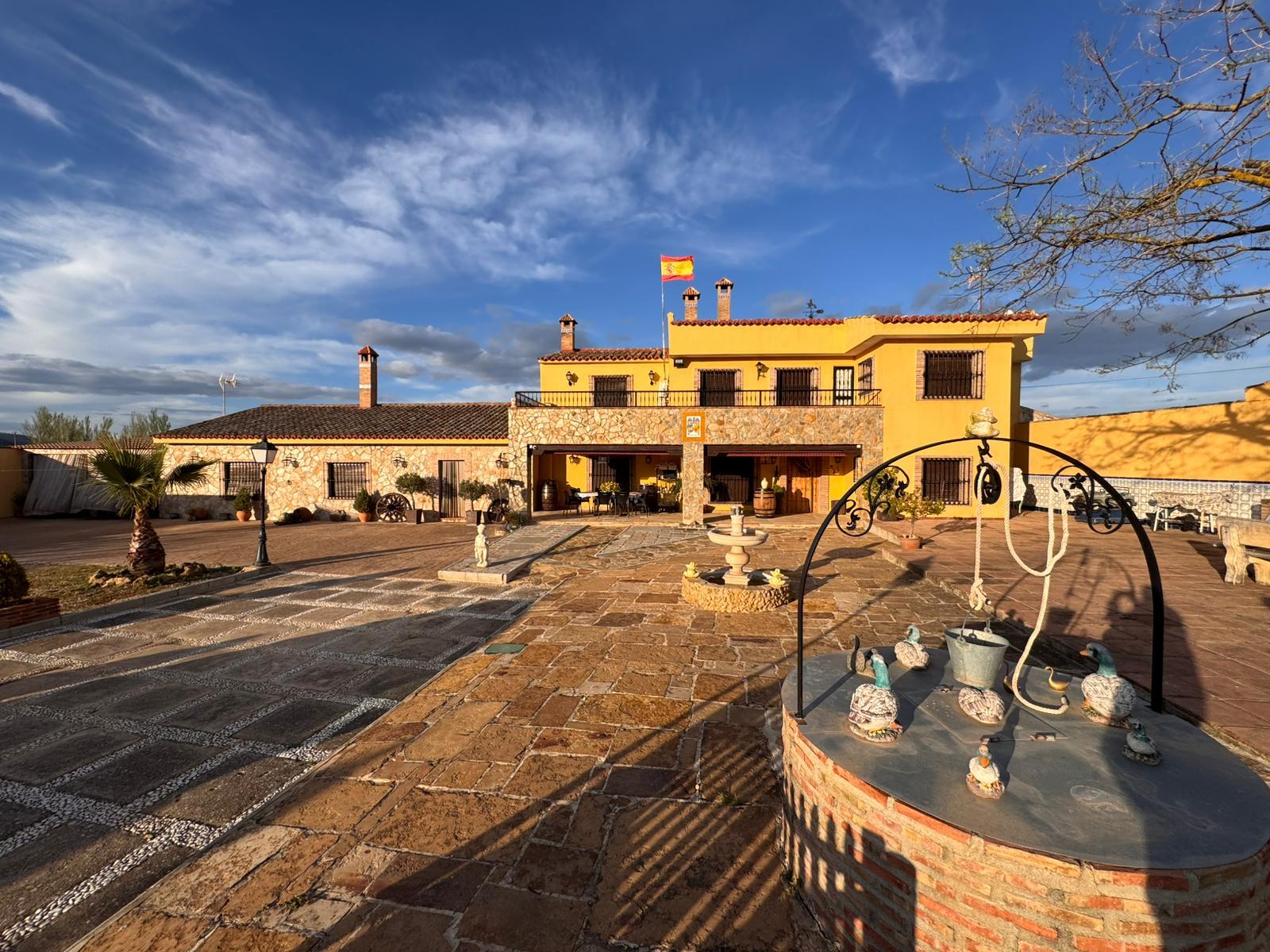 Imagen 4 Casa Rústica en venta en Villanueva Del Trabuco / Malaga Finca Espectacular