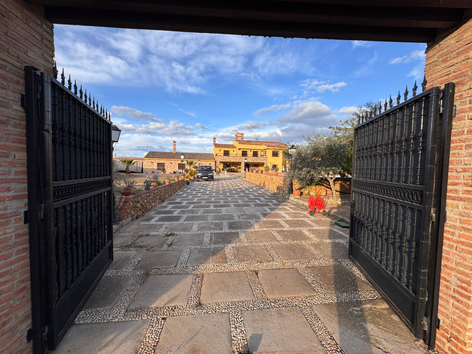 Imagen 1 Casa Rústica en venta en Villanueva Del Trabuco / Malaga Finca Espectacular