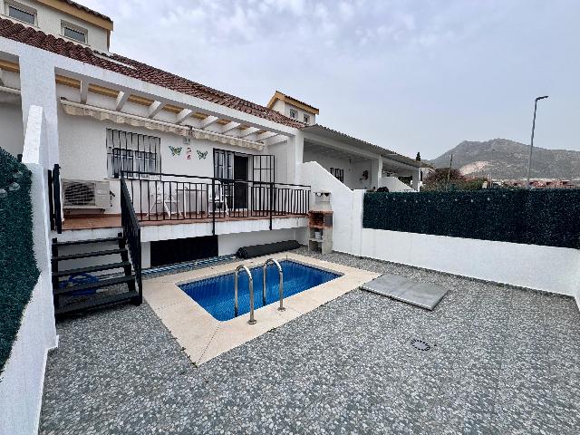 Imagen 1 Inmueble 265040 - Casa Adosada en venta en Benalmádena / Casa con piscina independiente