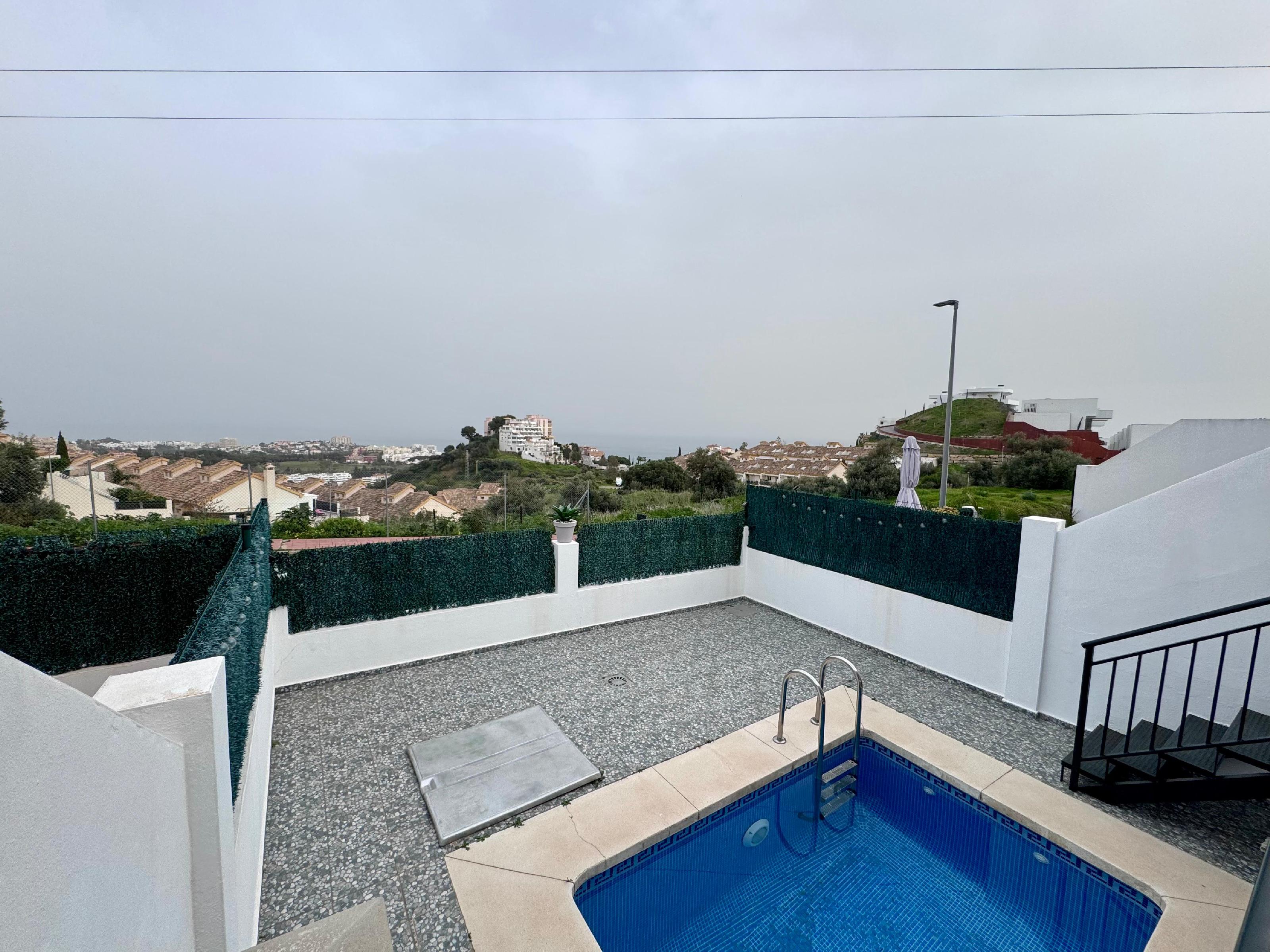 Imagen 11 Casa Adosada en venta en Benalmádena / Casa con piscina independiente