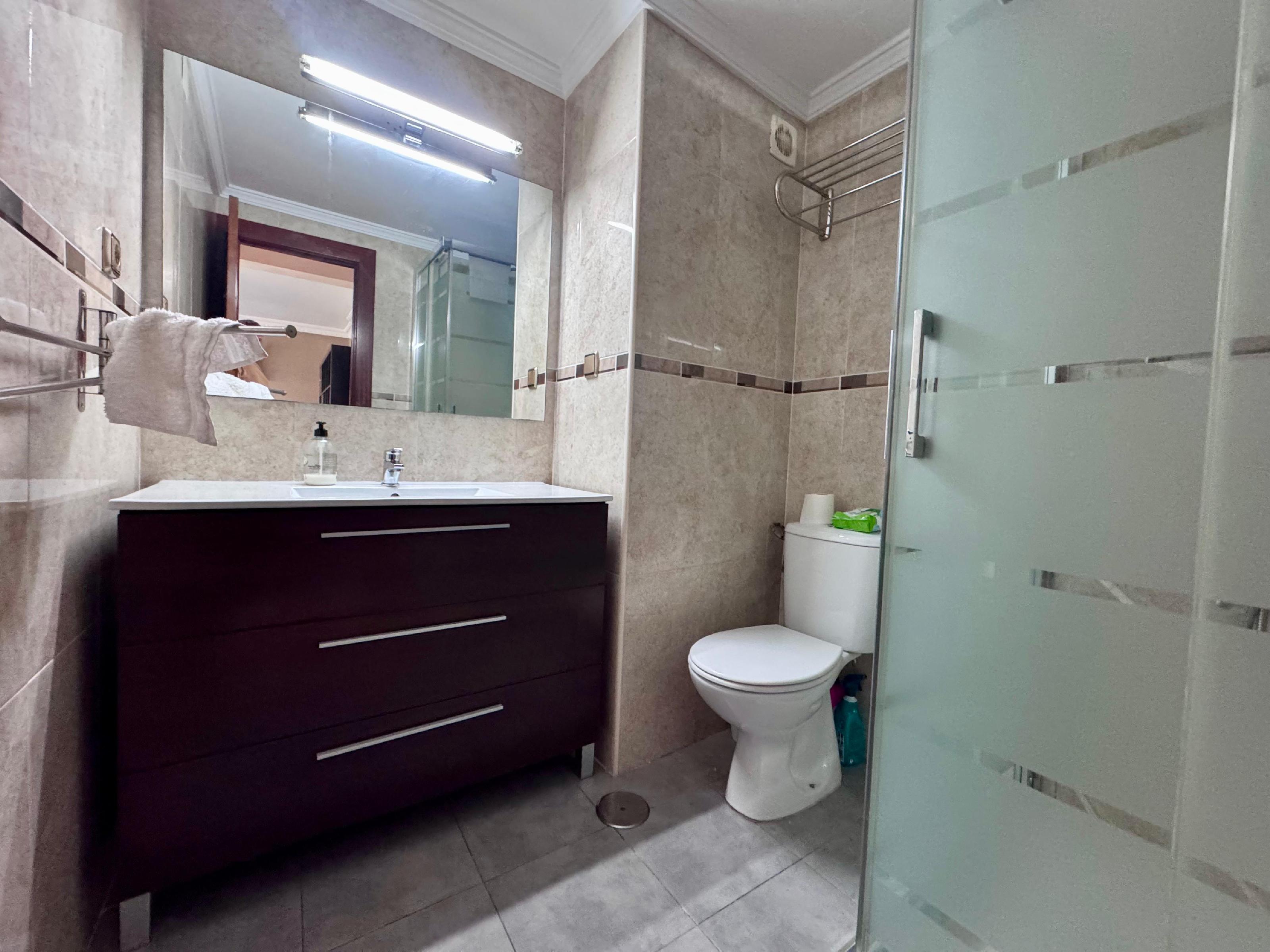 Imagen 3 Apartamento en venta en Málaga / Vivienda en Martiricos a 15 mint del centro de Malaga