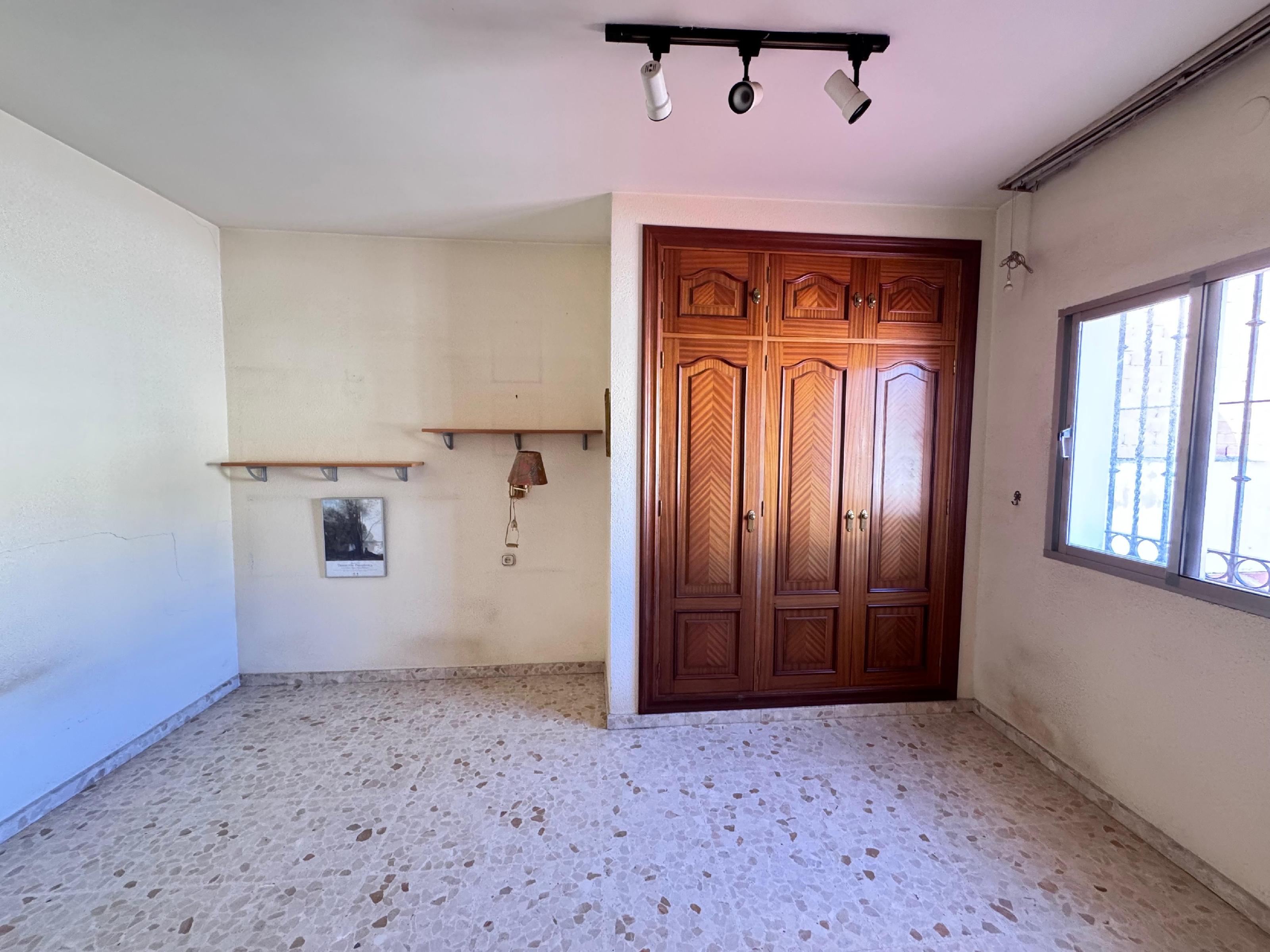 Imagen 7 Casa Adosada en venta en Málaga / Casa ubicada en zona privilegiada