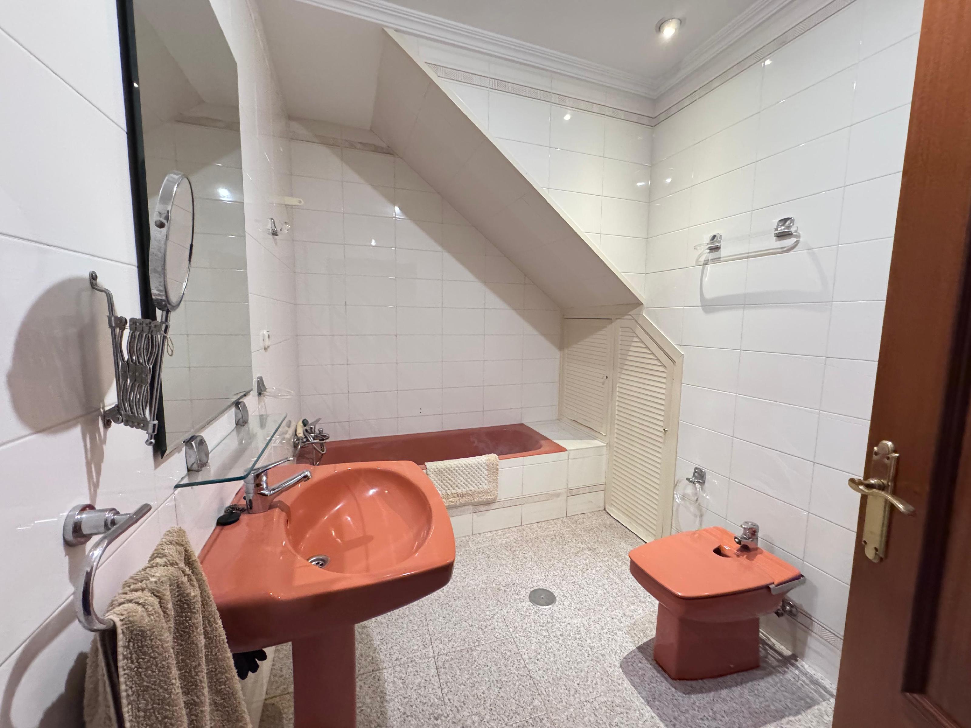 Imagen 12 Casa Adosada en venta en Málaga / Casa ubicada en zona privilegiada