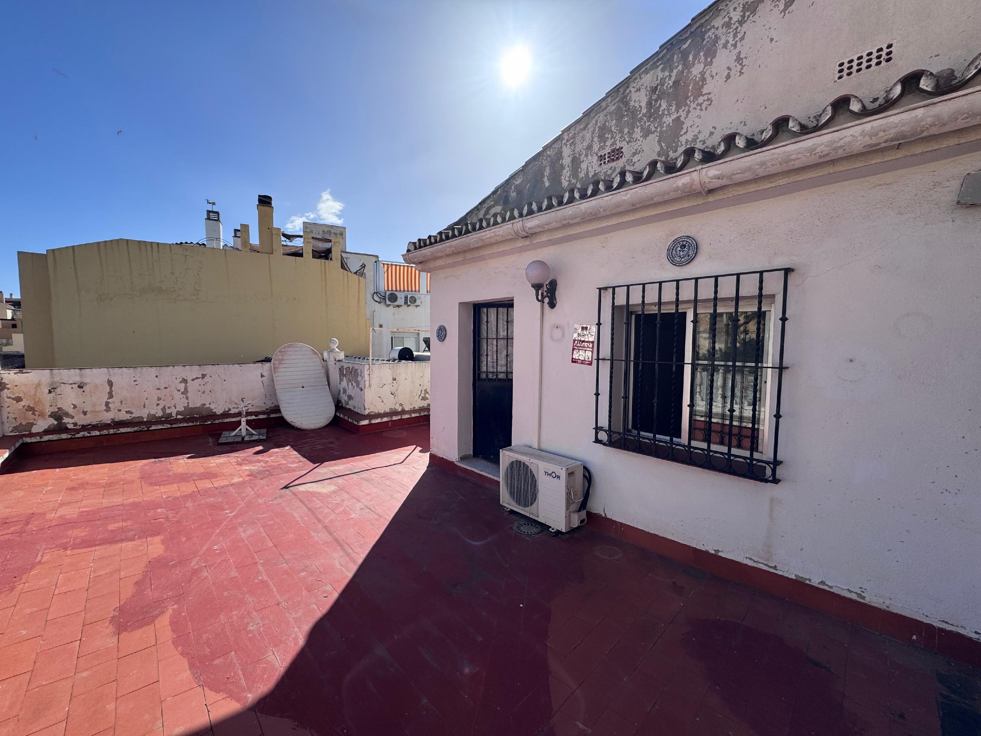 Imagen 1 Casa Adosada en venta en Málaga / Casa ubicada en zona privilegiada