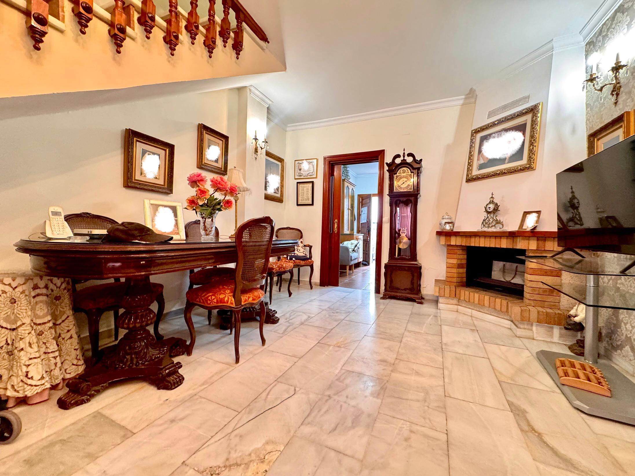 Imagen 2 Casa Adosada en venta en Rincón De La Victoria / Piso a un paso del centro historico