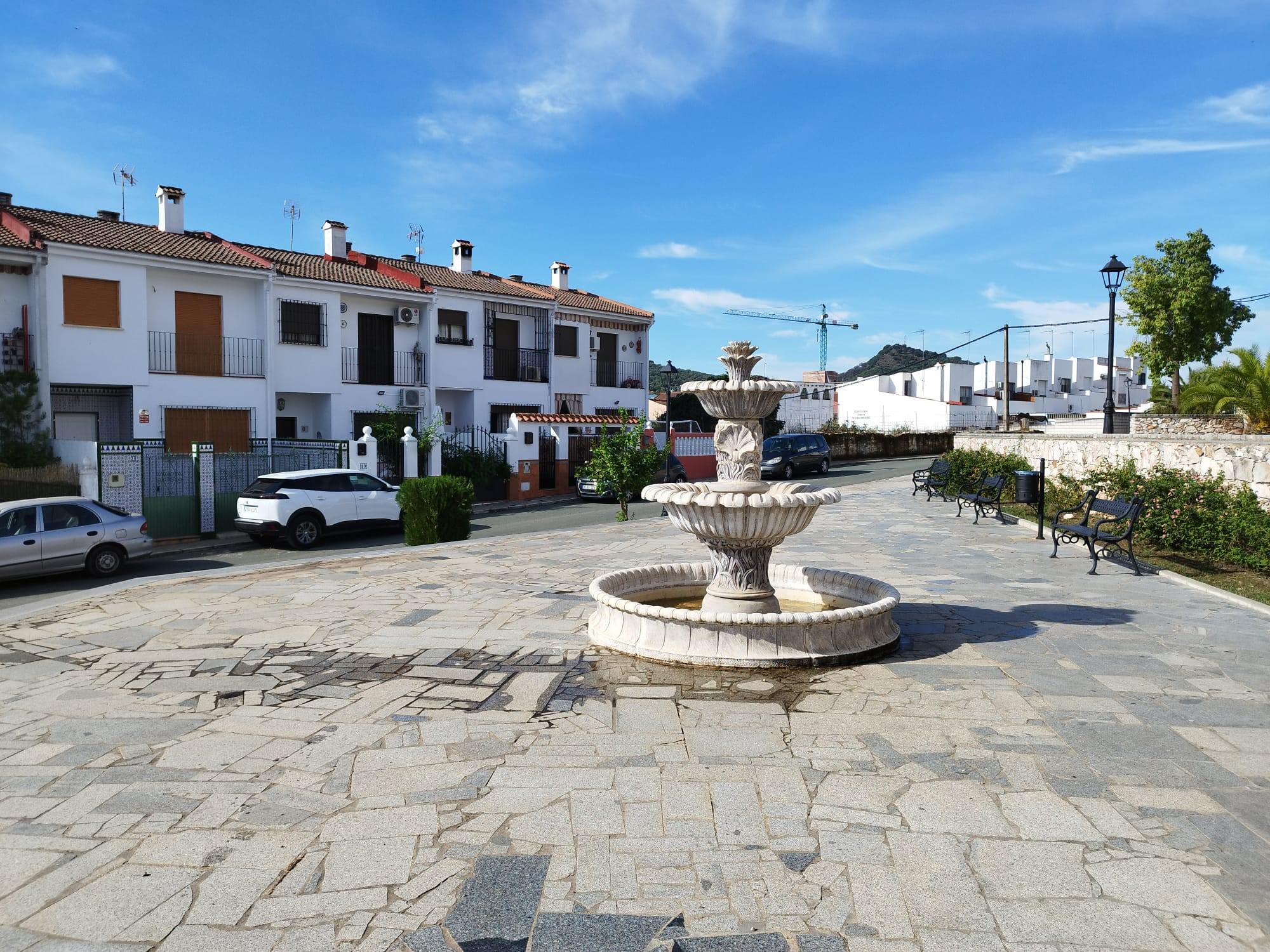Imagen 1 Casa Adosada en venta en Almadén De La Plata / Casa en Almadén de la Plata, bonito pueblo ...