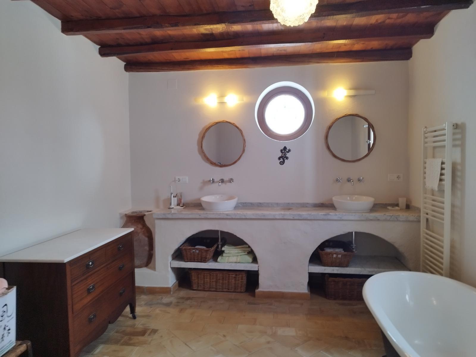 Imagen 26 Casa Adosada en venta en Almadén De La Plata / Casa señorial en venta ubicada en la plaza ...