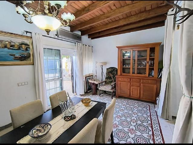 Imagen 5 Inmueble 301369 - Casa Adosada en venta en Almadén De La Plata / En plaza principal, en pleno centro de la l...