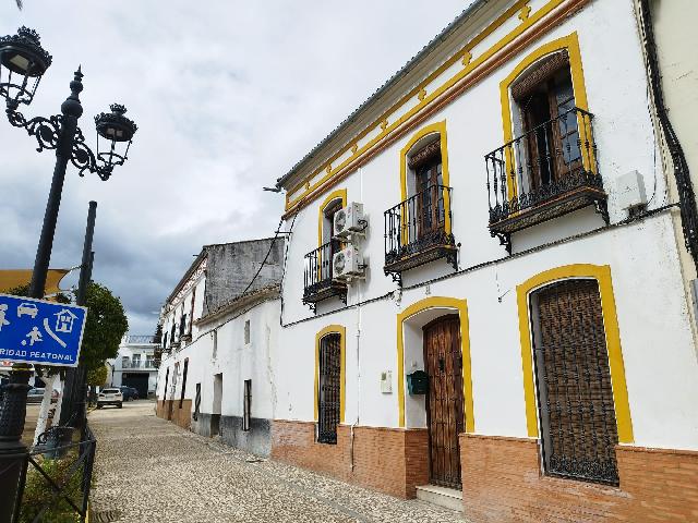 Imagen 4 Inmueble 301369 - Casa Adosada en venta en Almadén De La Plata / En plaza principal, en pleno centro de la l...