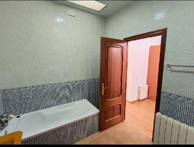 Imagen 26 Inmueble 301369 - Casa Adosada en venta en Almadén De La Plata / En plaza principal, en pleno centro de la l...