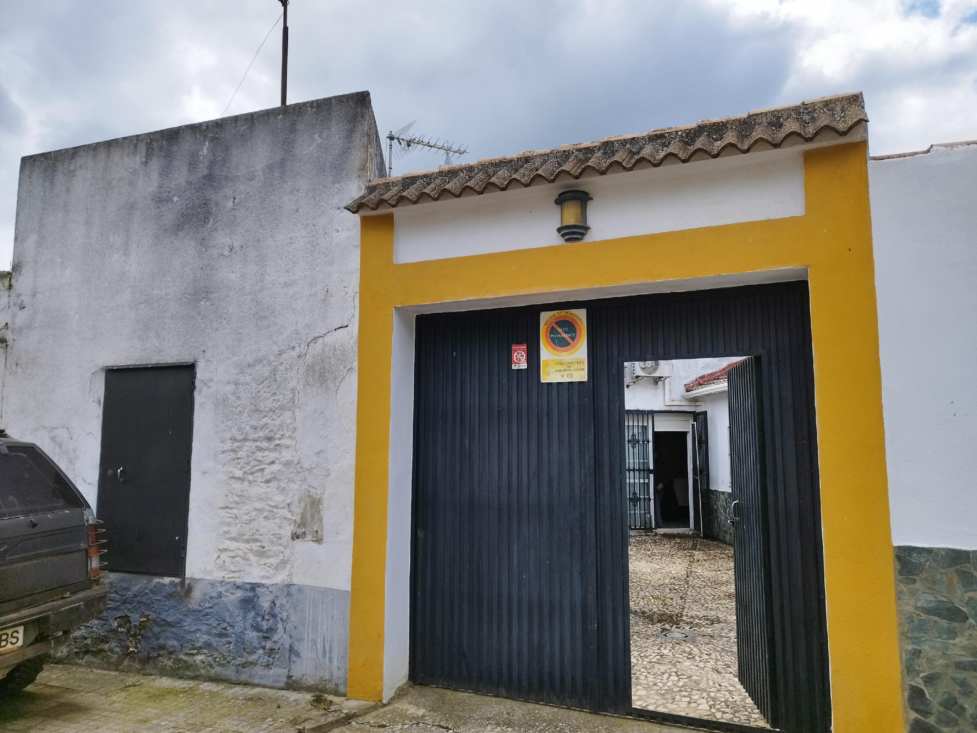 Imagen 40 Casa Adosada en venta en Almadén De La Plata / En plaza principal, en pleno centro de la l...