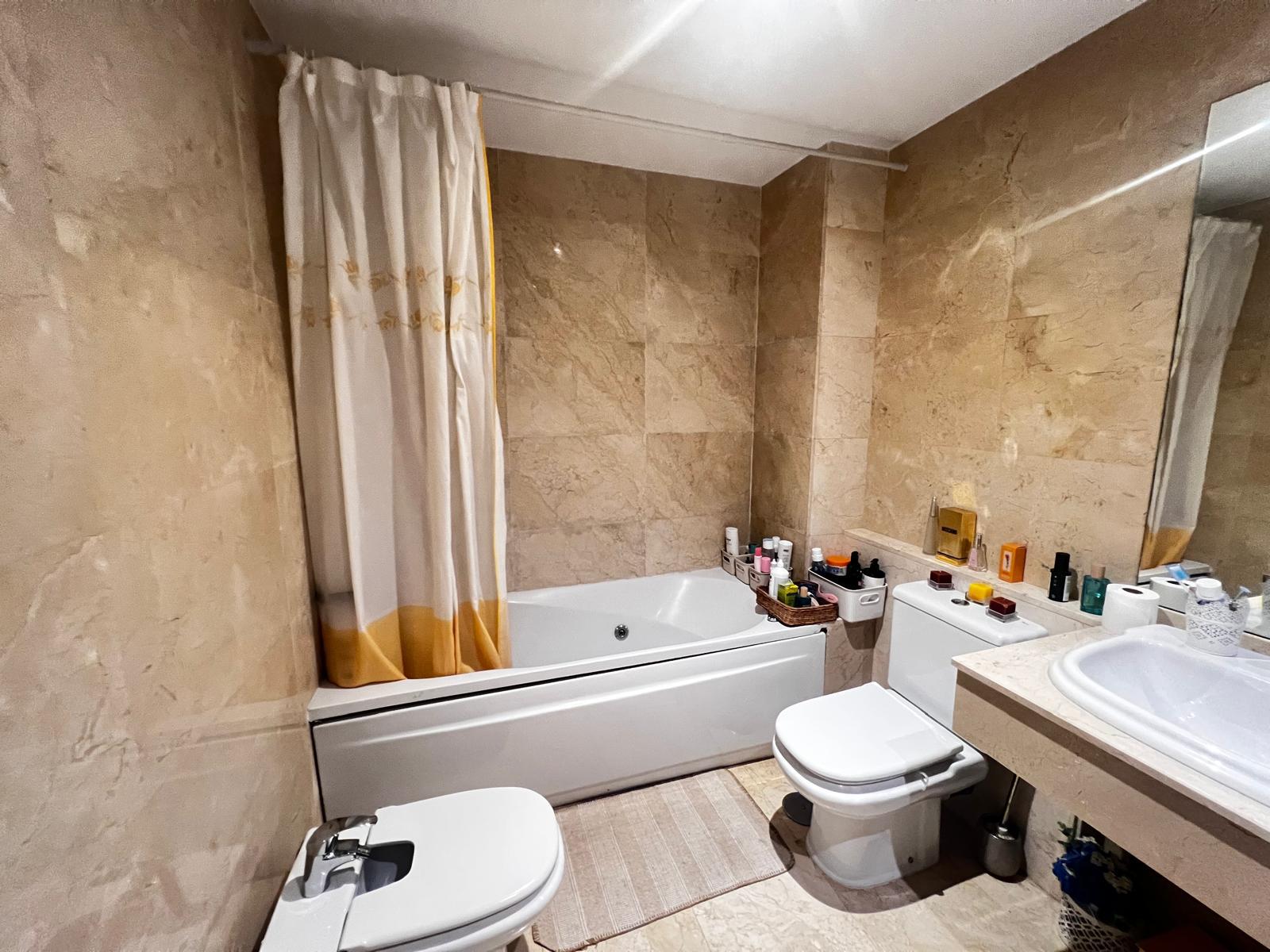 Imagen 14 Casa Adosada en venta en Loeches / Junto a la M-300, cerca del centro de Loeches.