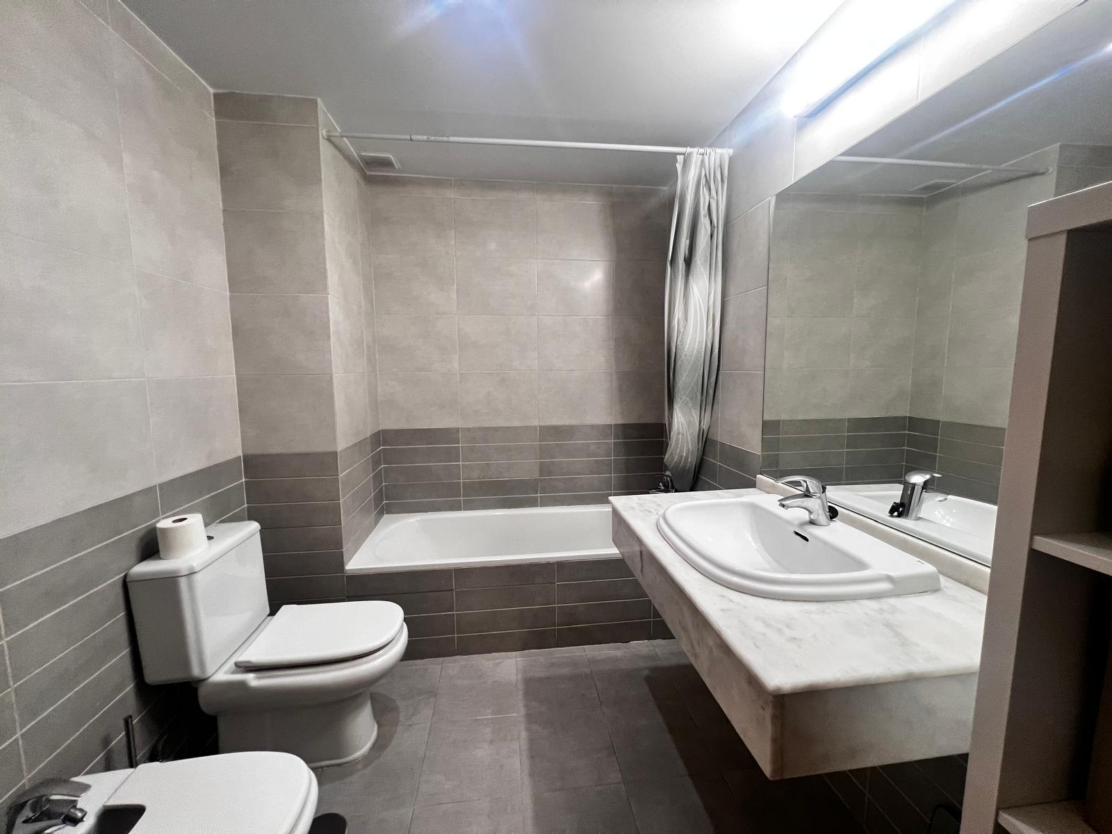 Imagen 18 Casa Adosada en venta en Loeches / Junto a la M-300, cerca del centro de Loeches.