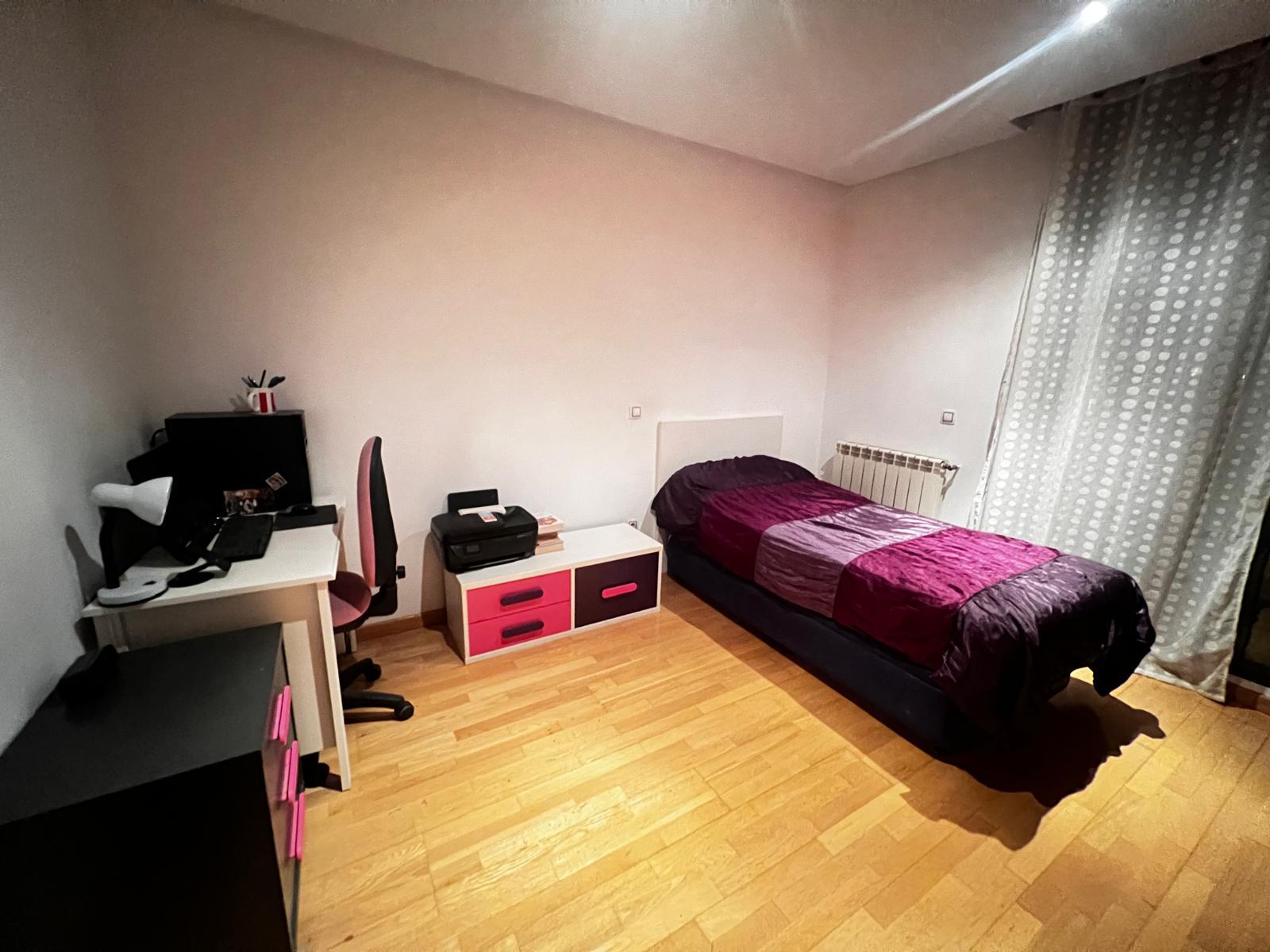 Imagen 16 Casa Adosada en venta en Loeches / Junto a la M-300, cerca del centro de Loeches.