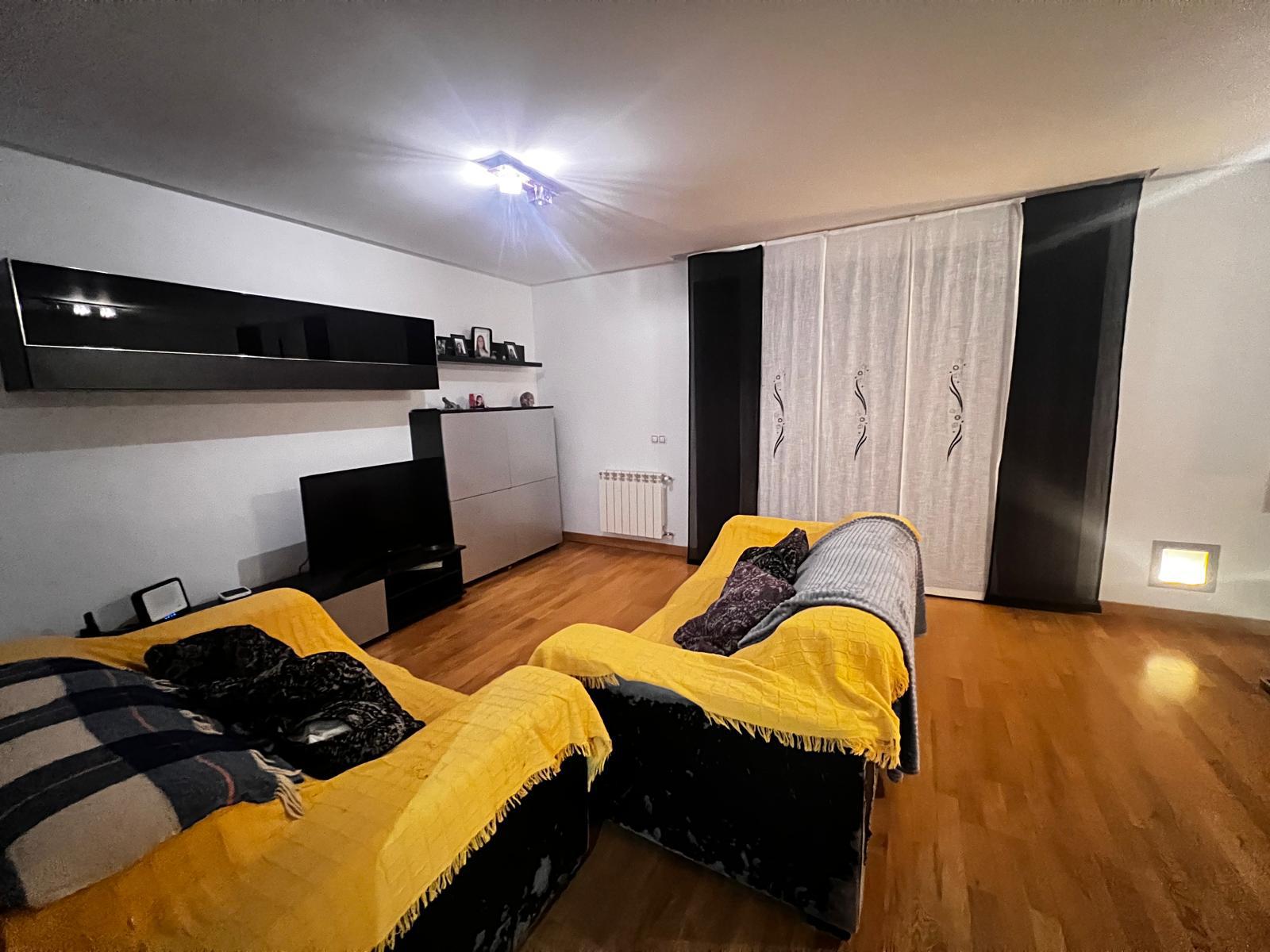 Imagen 7 Casa Adosada en venta en Loeches / Junto a la M-300, cerca del centro de Loeches.