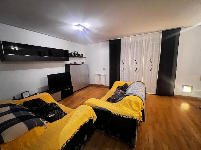 Imagen 7 Inmueble 298186 - Casa Adosada en venta en Loeches / Junto a la M-300, cerca del centro de Loeches.