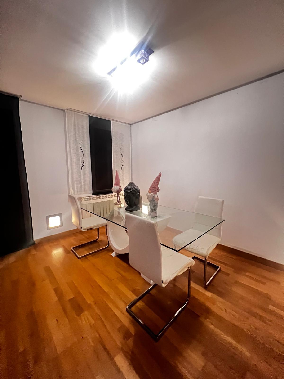 Imagen 10 Casa Adosada en venta en Loeches / Junto a la M-300, cerca del centro de Loeches.