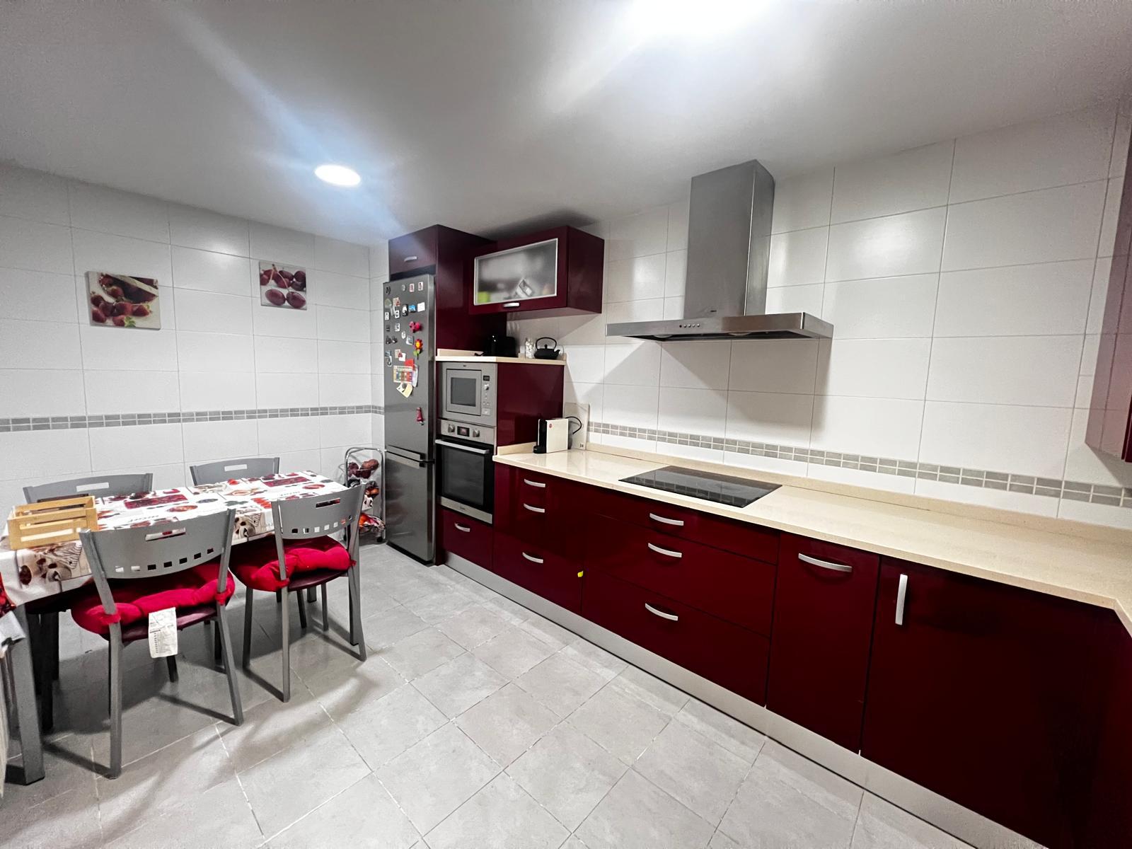 Imagen 3 Casa Adosada en venta en Loeches / Junto a la M-300, cerca del centro de Loeches.