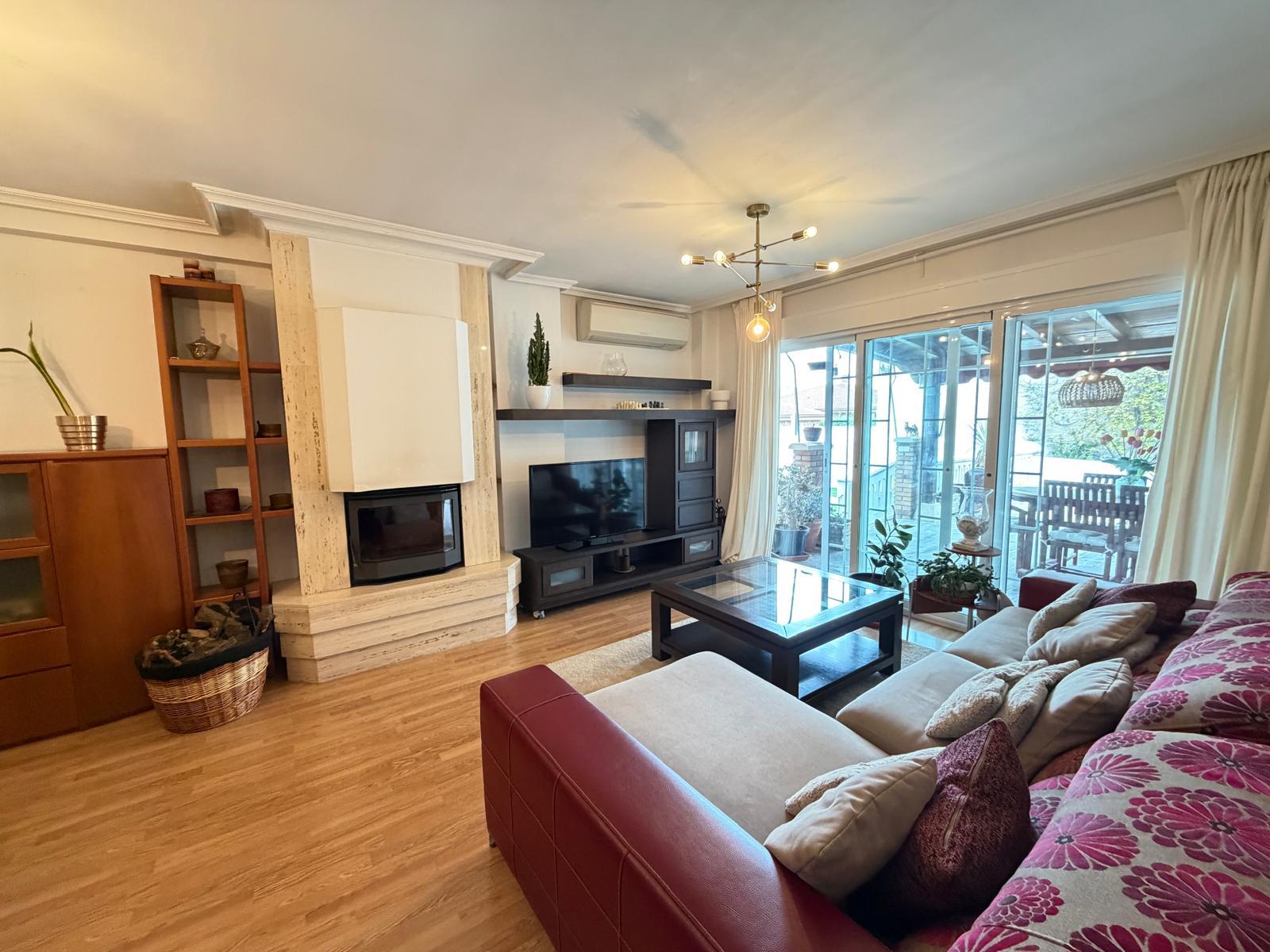 Imagen 9 Casa Pareada en venta en Torres De La Alameda / Próximo al centro y servicios de Torres de...