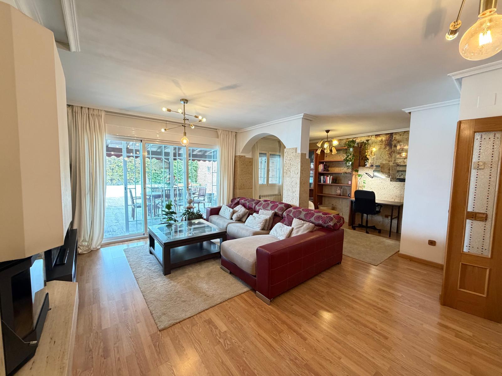 Imagen 7 Casa Pareada en venta en Torres De La Alameda / Próximo al centro y servicios de Torres de...