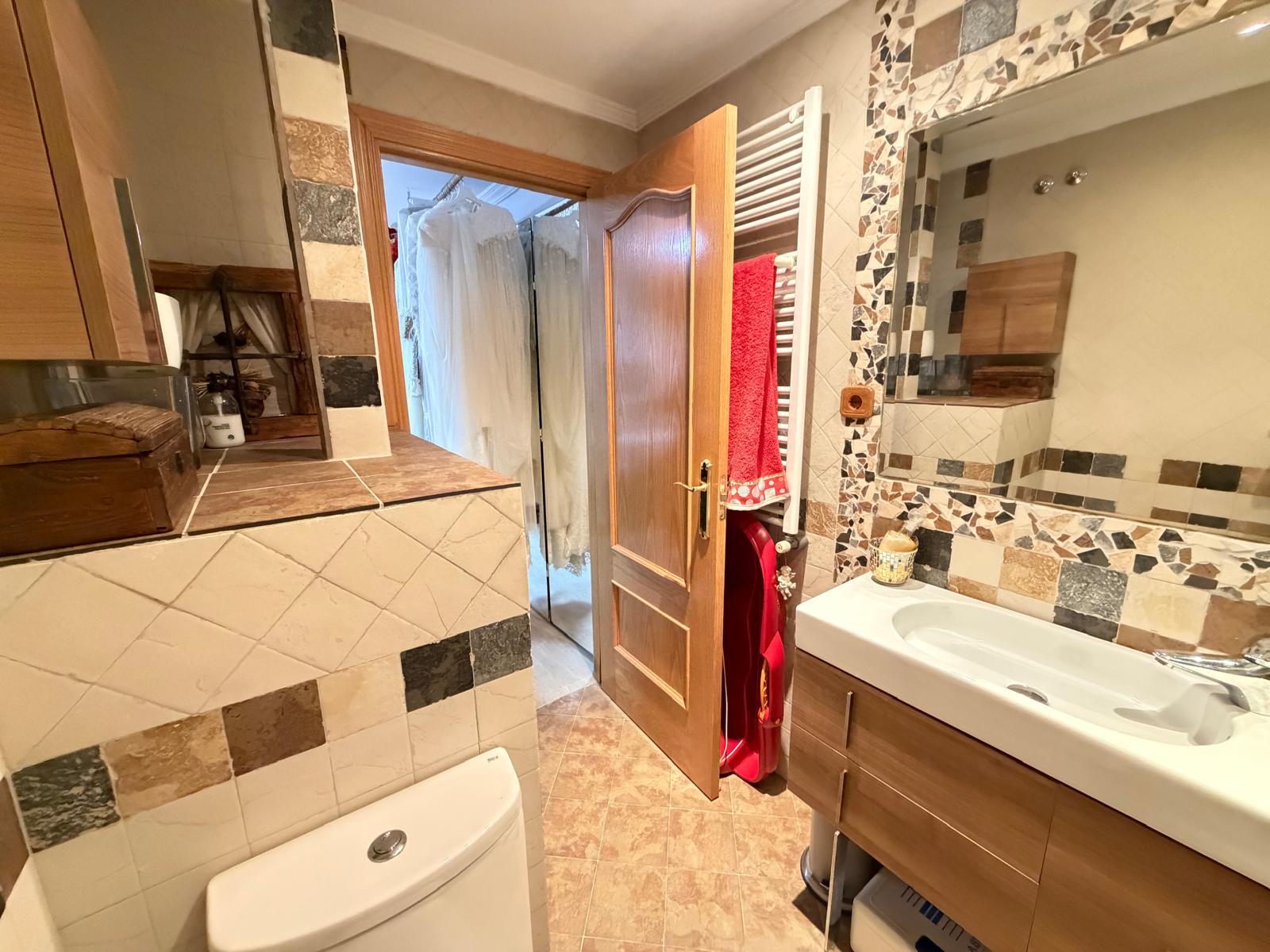 Imagen 26 Casa Pareada en venta en Torres De La Alameda / Próximo al centro y servicios de Torres de...