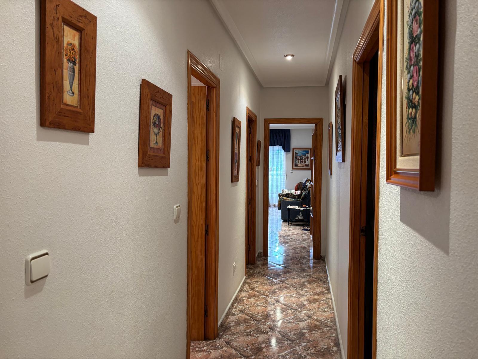 Imagen 7 Apto. Playa en venta en Torrevieja / A cuatro calles de la playa zona centro